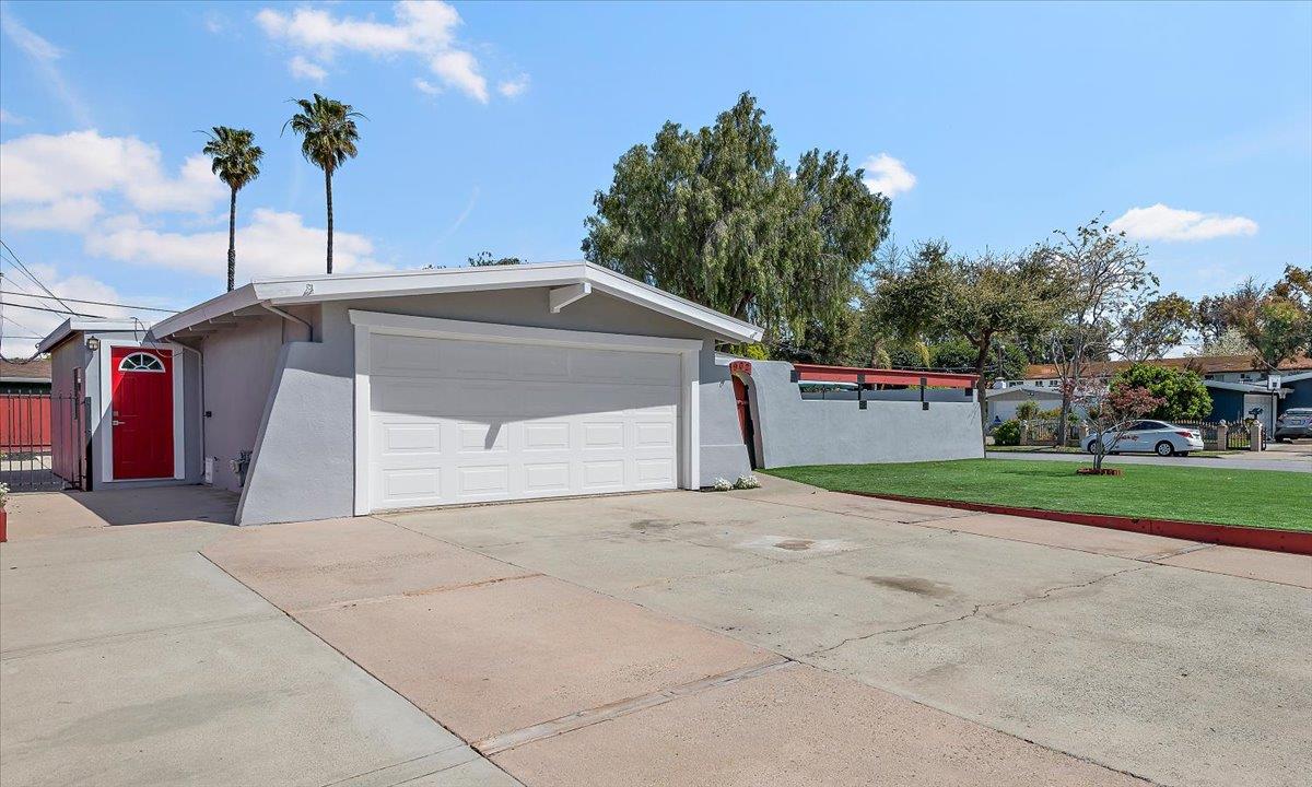 902 Blazingwood Drive