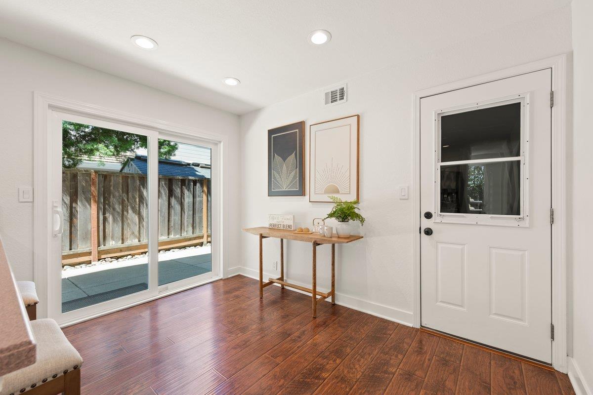 17380 Carriage Lamp Way