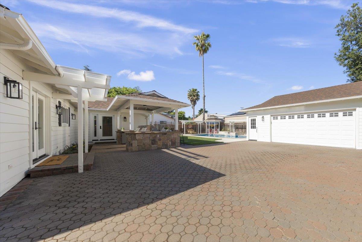1361 Flora Avenue