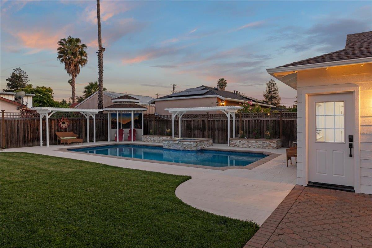 1361 Flora Avenue