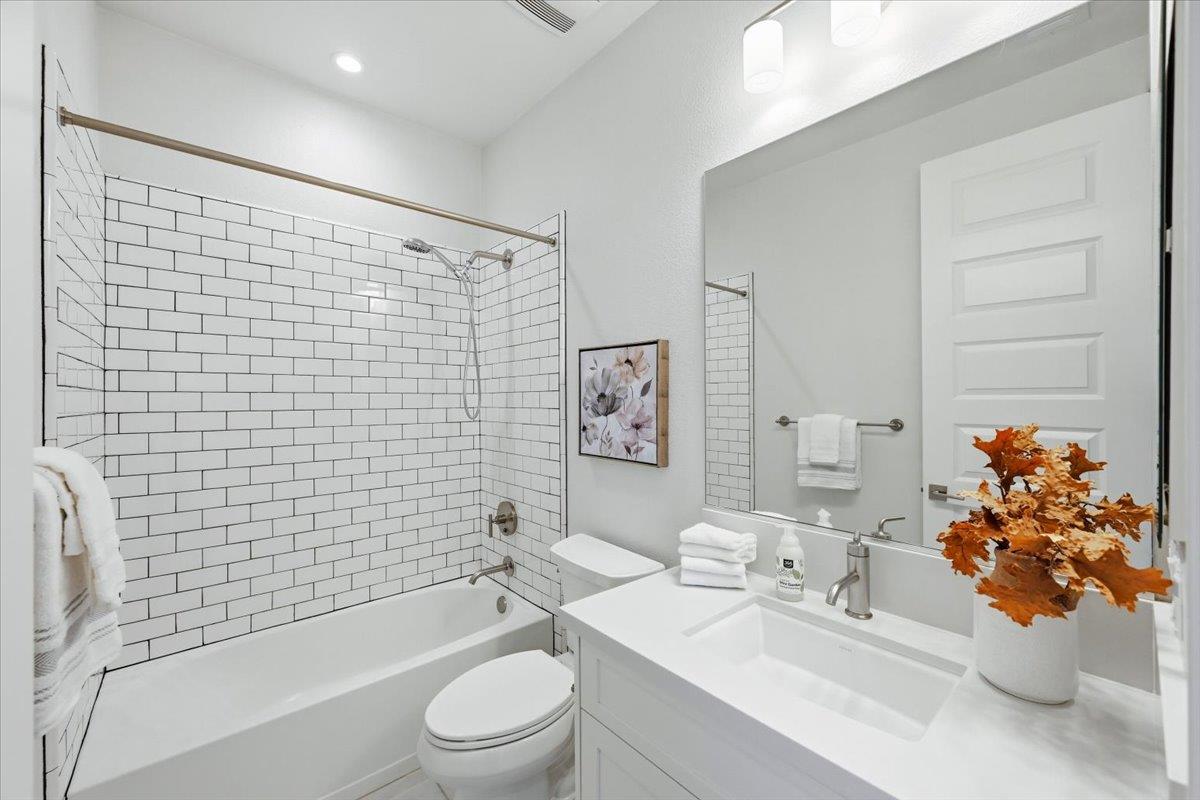 2360 Toledo Terrace