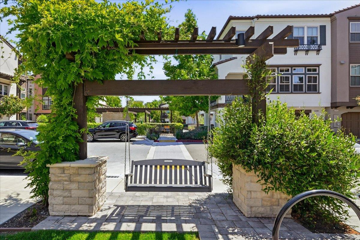 2360 Toledo Terrace