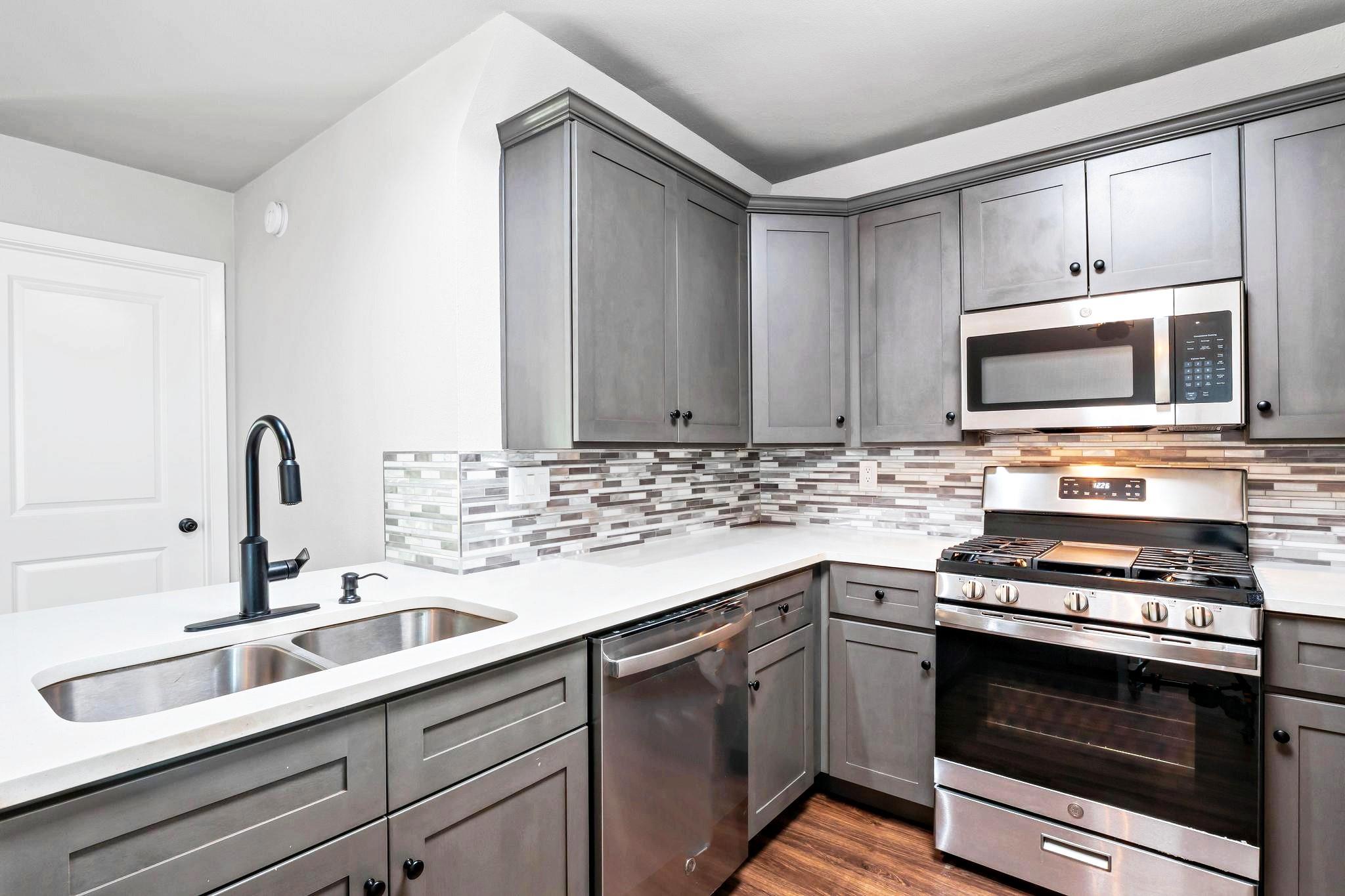 606 Elderberry CV