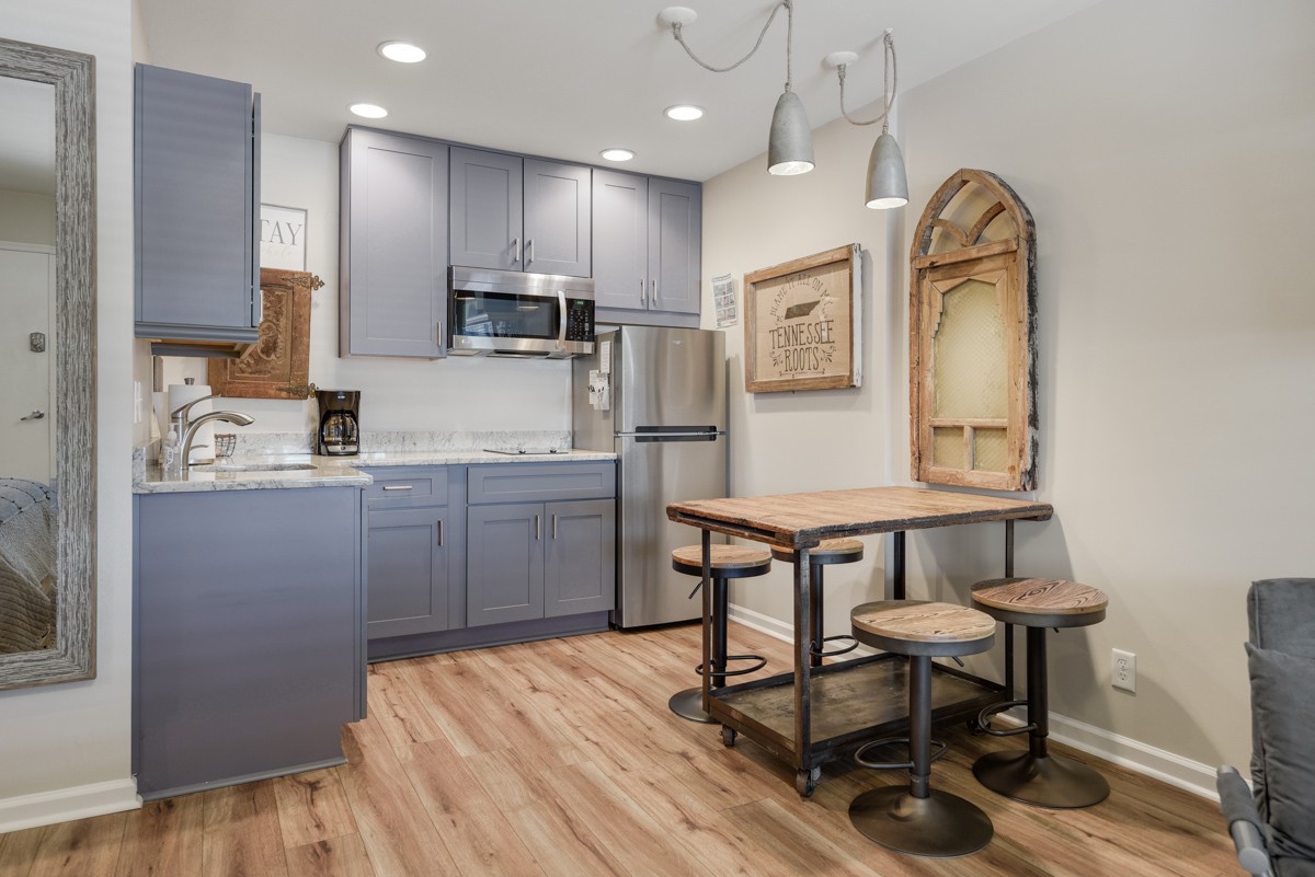 803 Hillview Hts Unit: 207