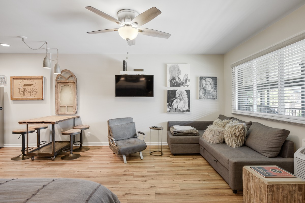 803 Hillview Hts Unit: 207