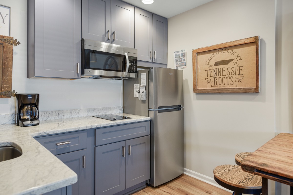 803 Hillview Hts Unit: 207