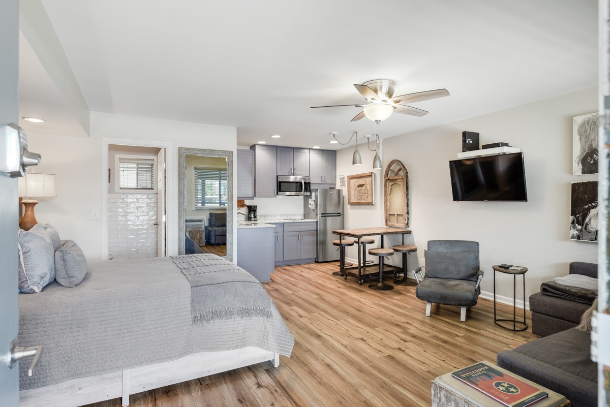 803 Hillview Hts Unit: 207