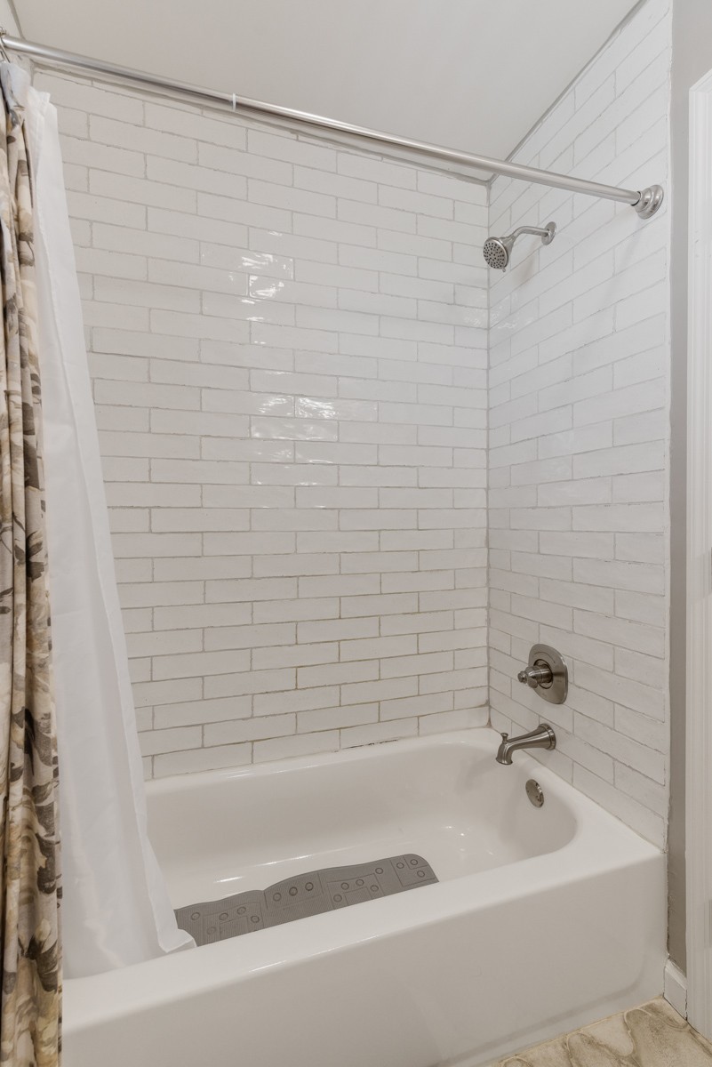 803 Hillview Hts Unit: 207