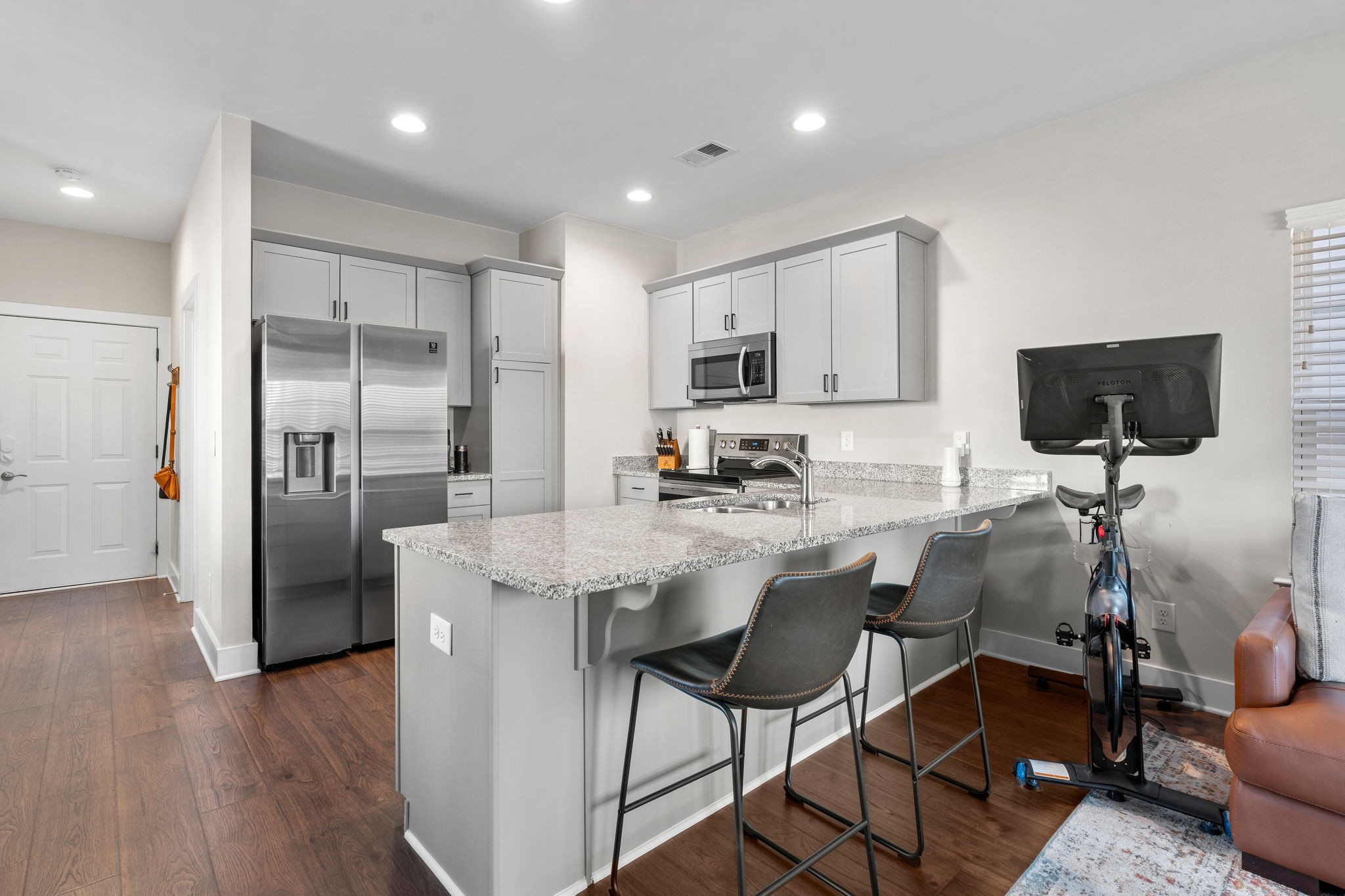 2044 Village Park Cir