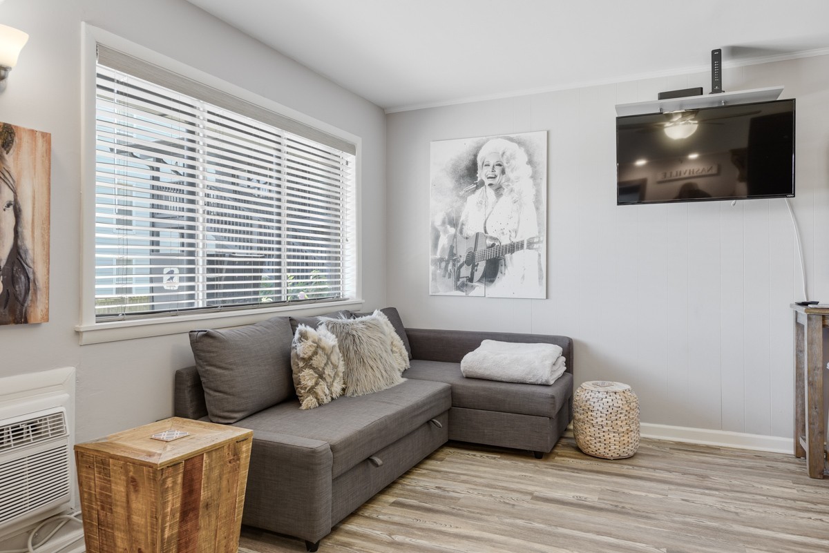 803 Hillview Hts Unit: 106