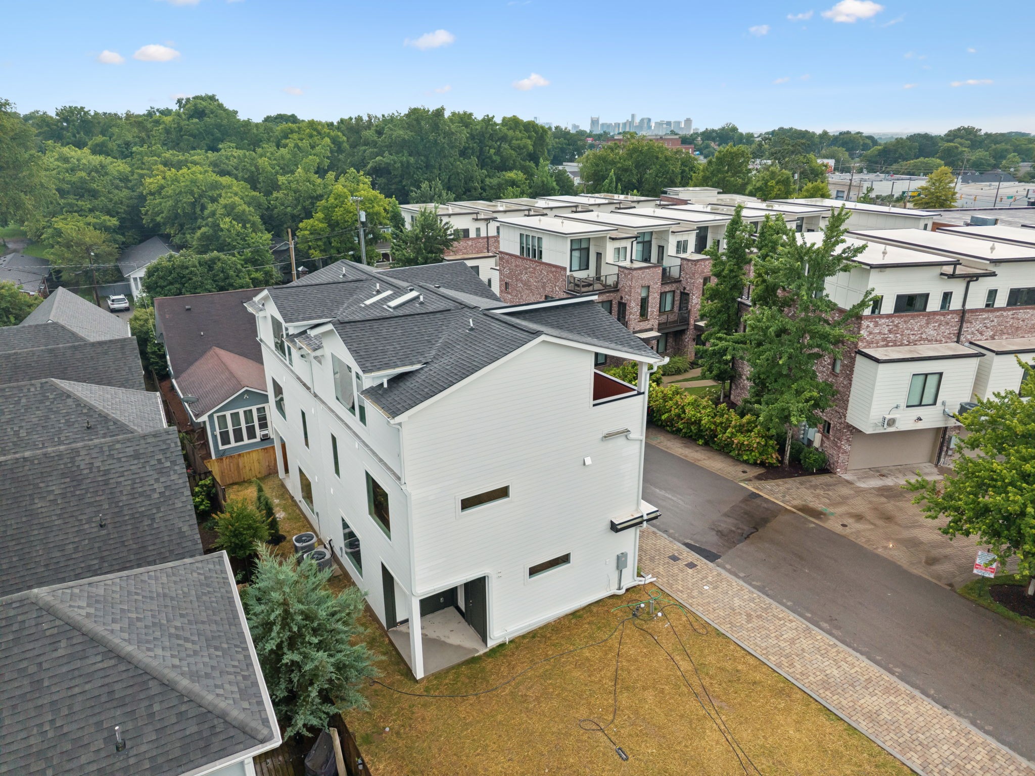 1117B Chester Ave Unit: B