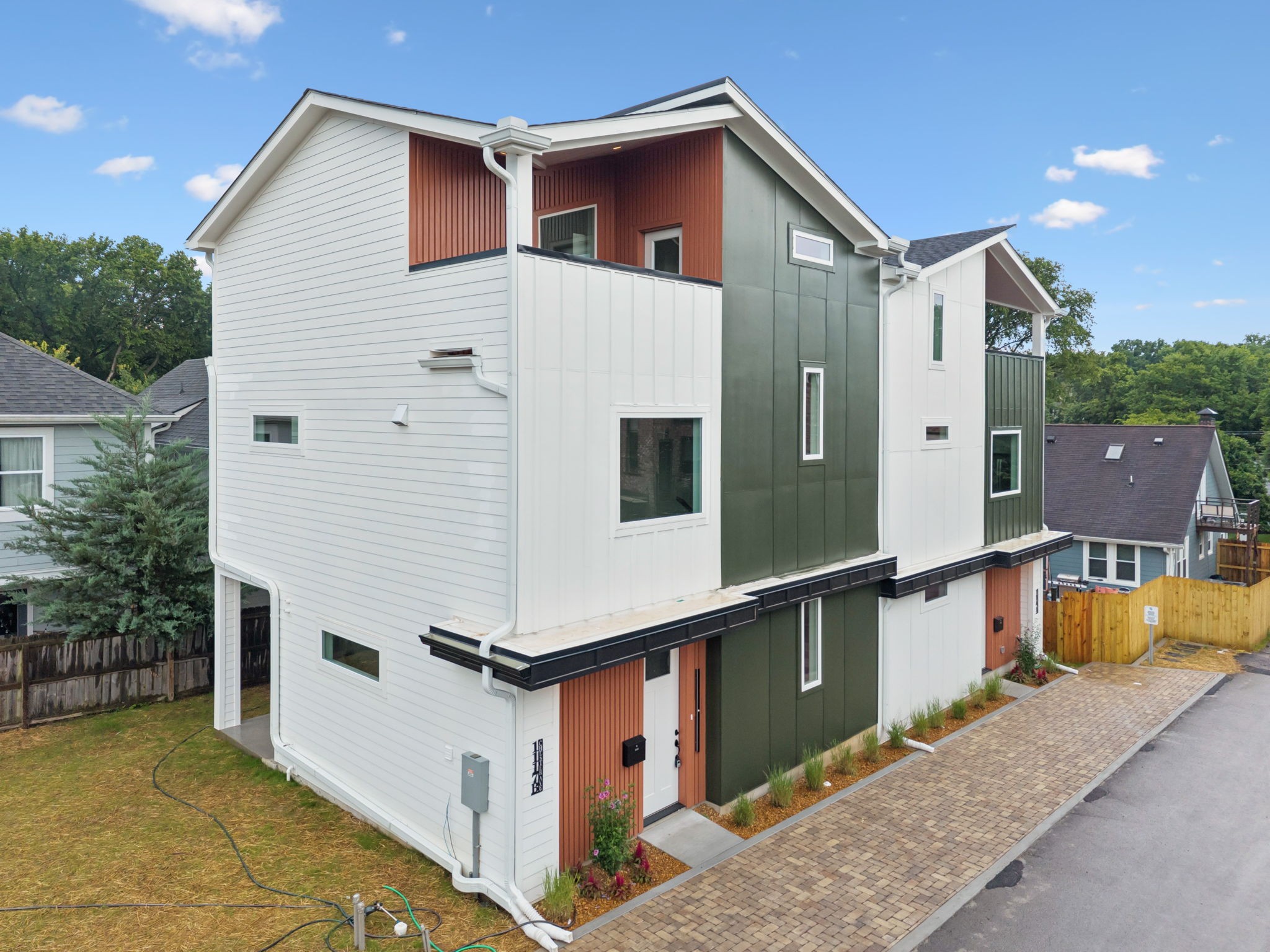 1117B Chester Ave Unit: B
