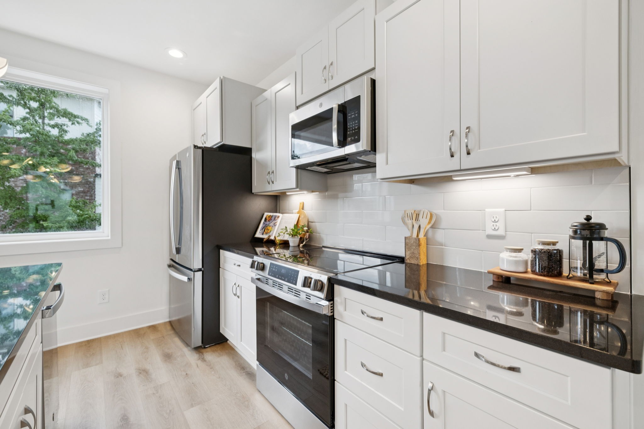 1117B Chester Ave Unit: B