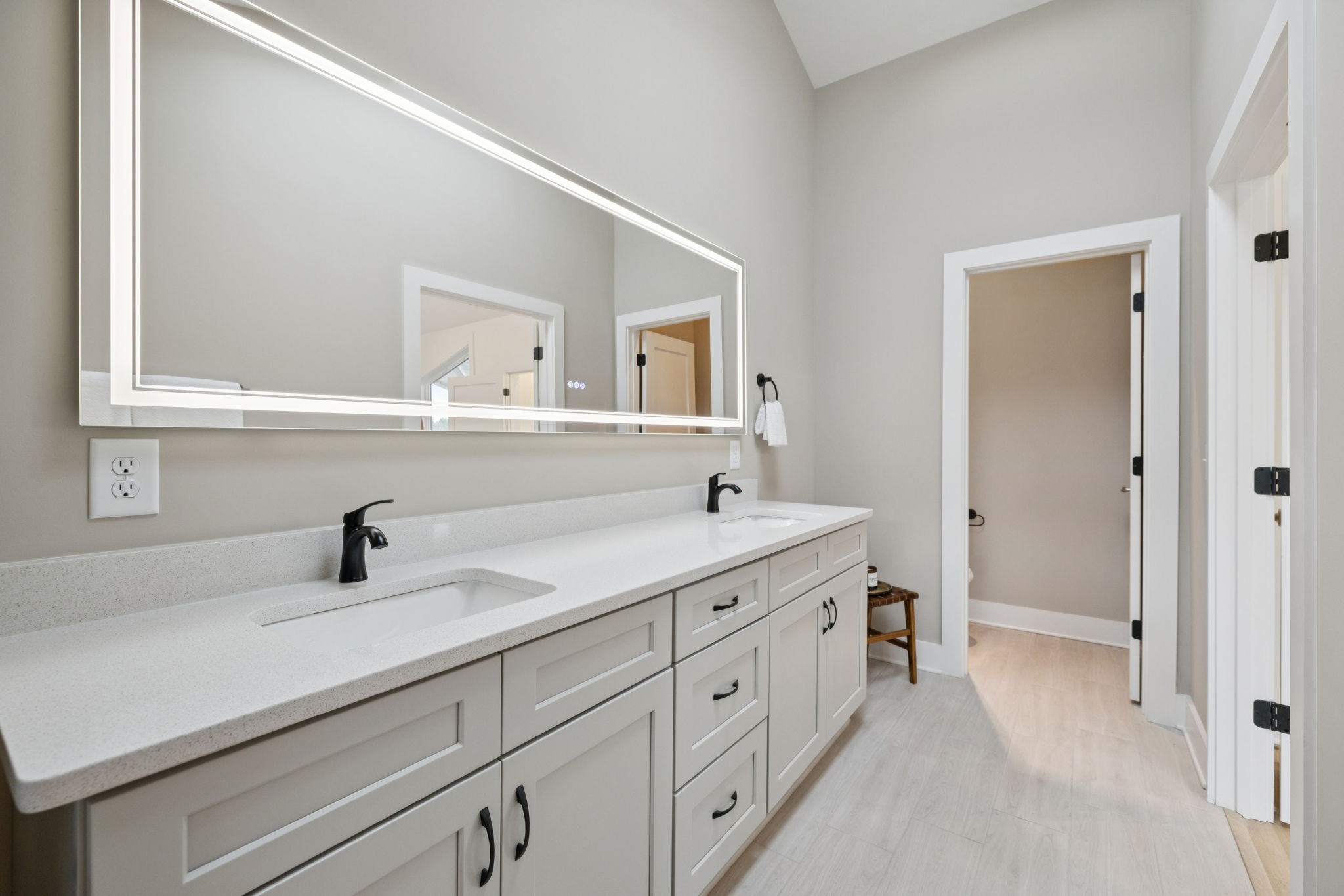 1117B Chester Ave Unit: B