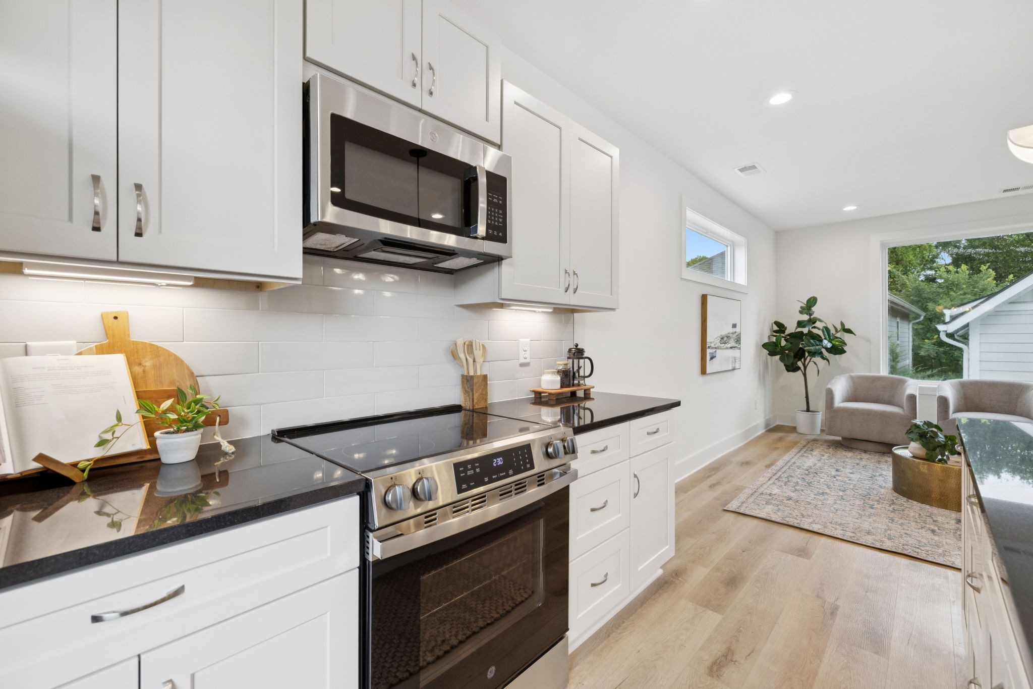 1117B Chester Ave Unit: B