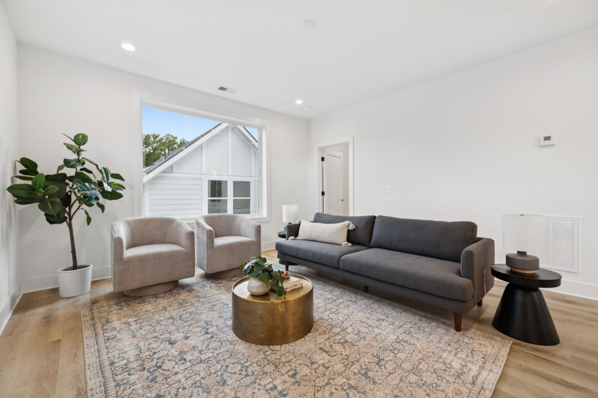 1117B Chester Ave Unit: B