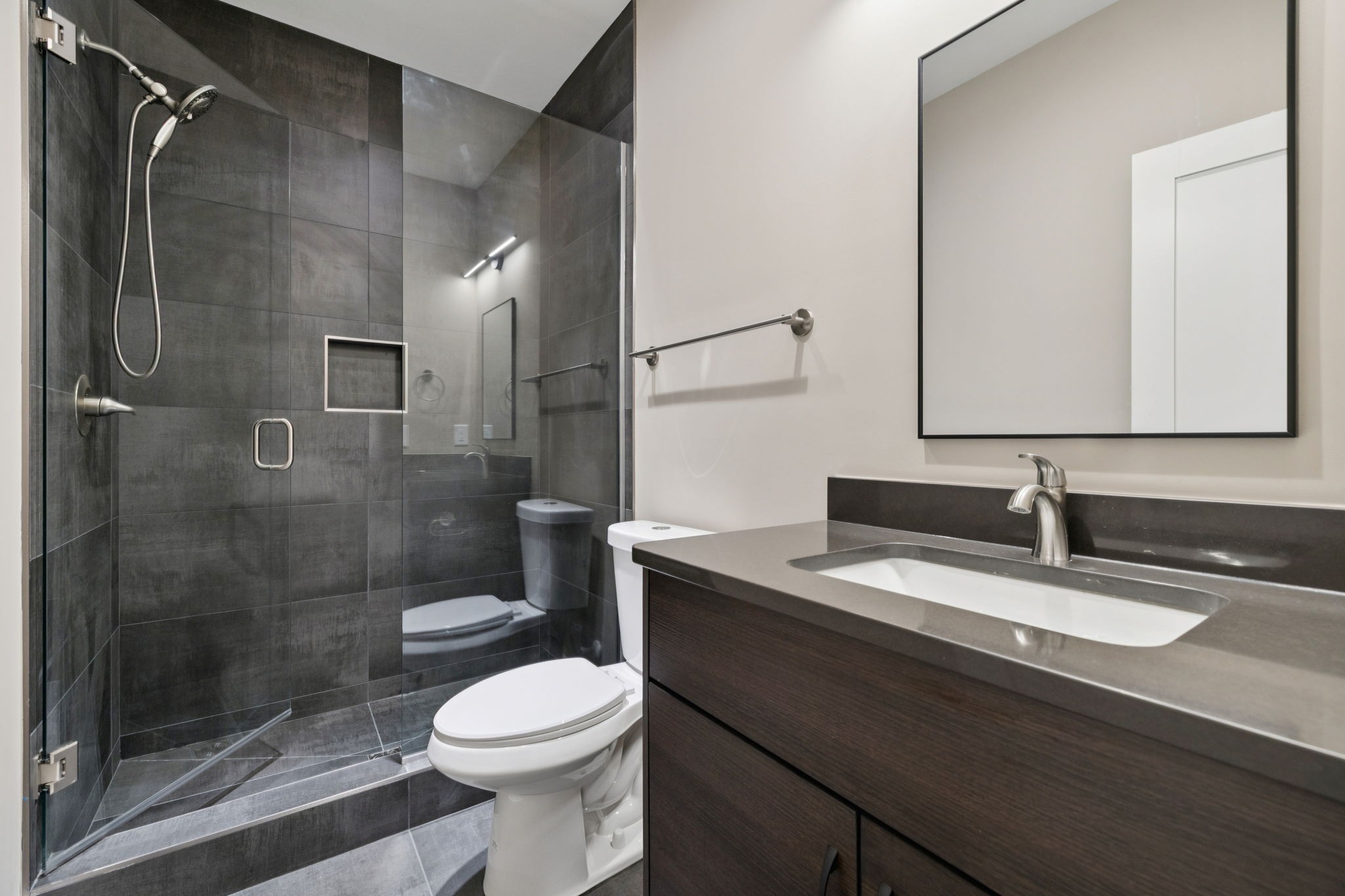 1117B Chester Ave Unit: B