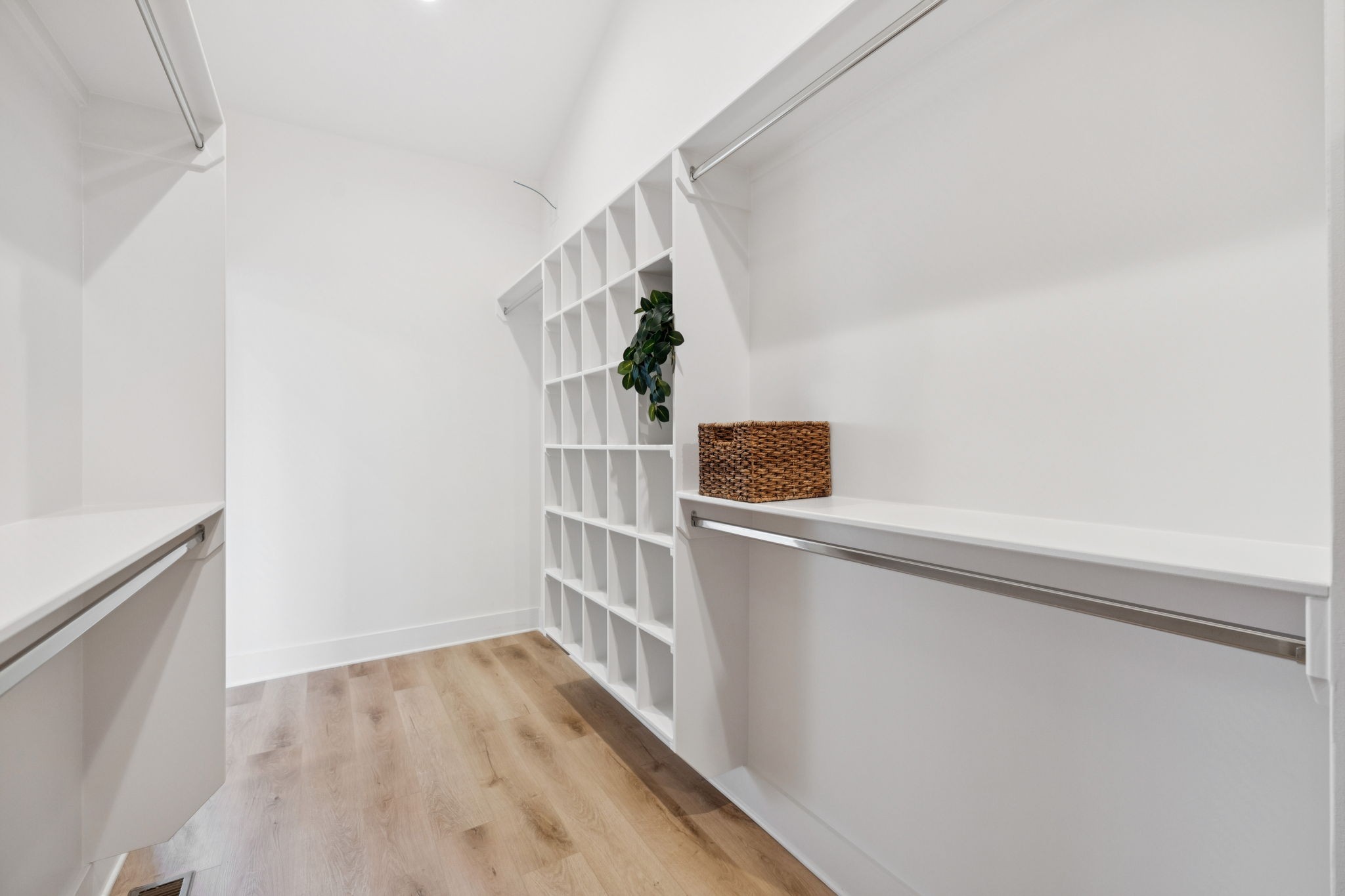 1117B Chester Ave Unit: B