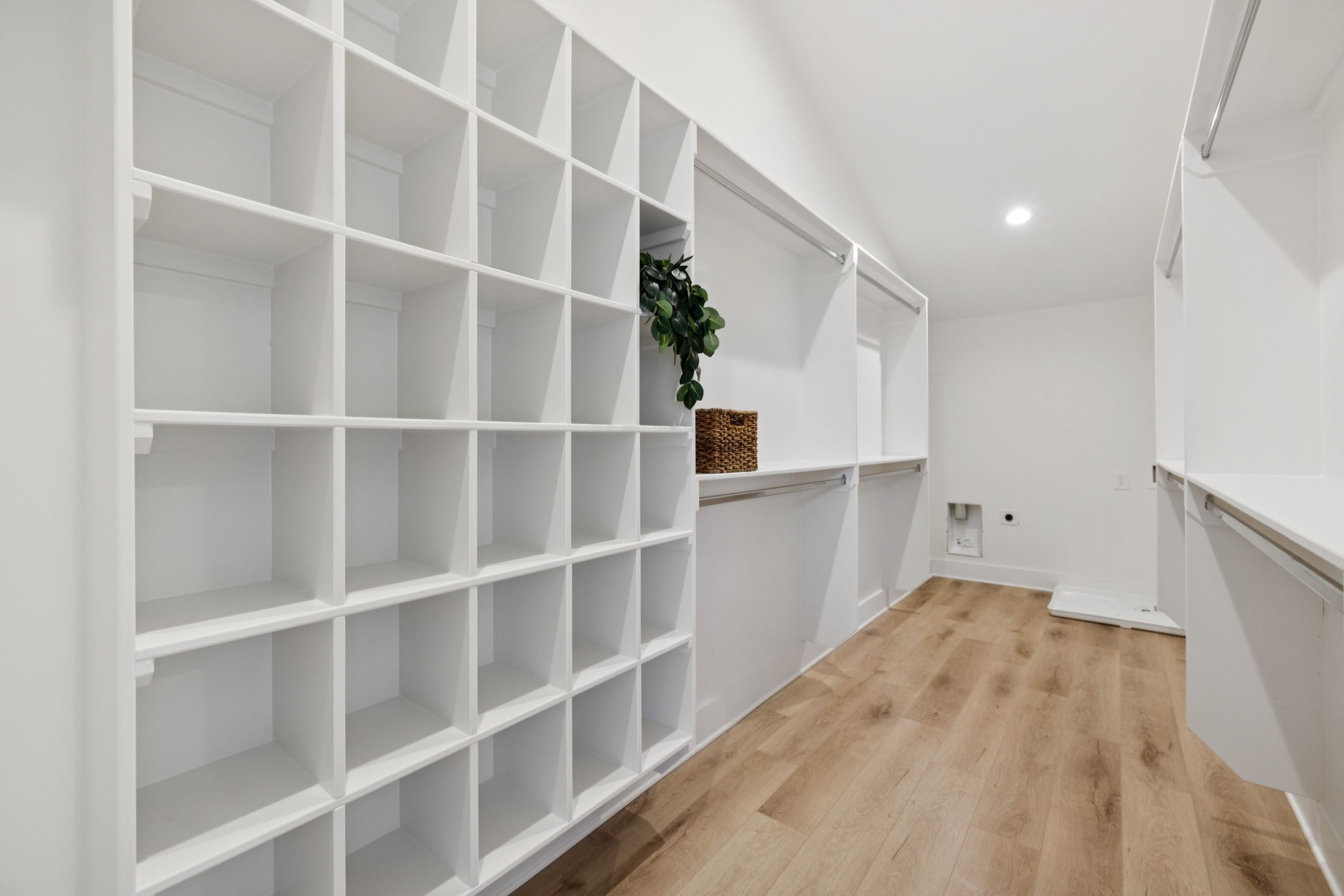 1117B Chester Ave Unit: B