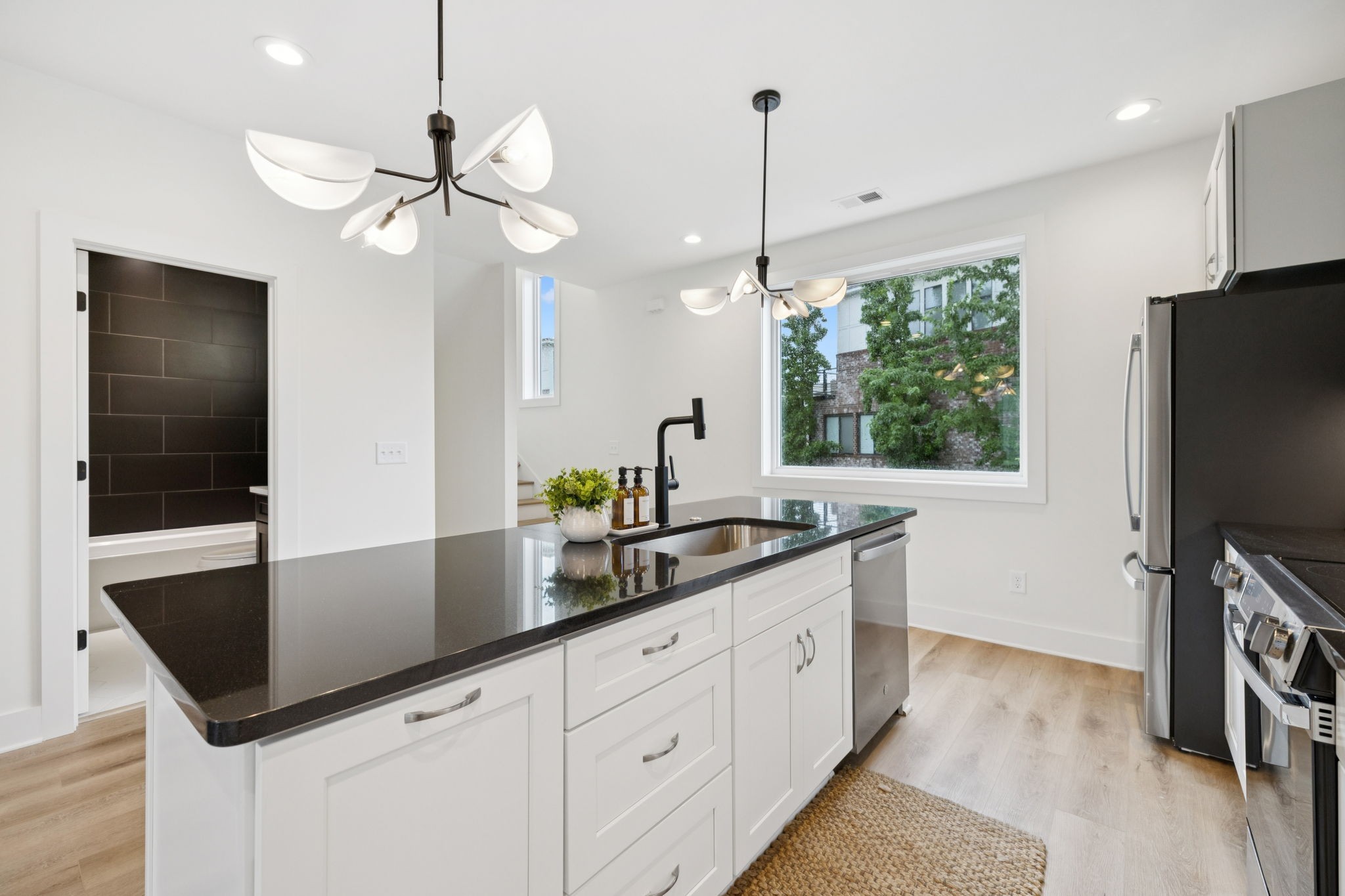 1117B Chester Ave Unit: B