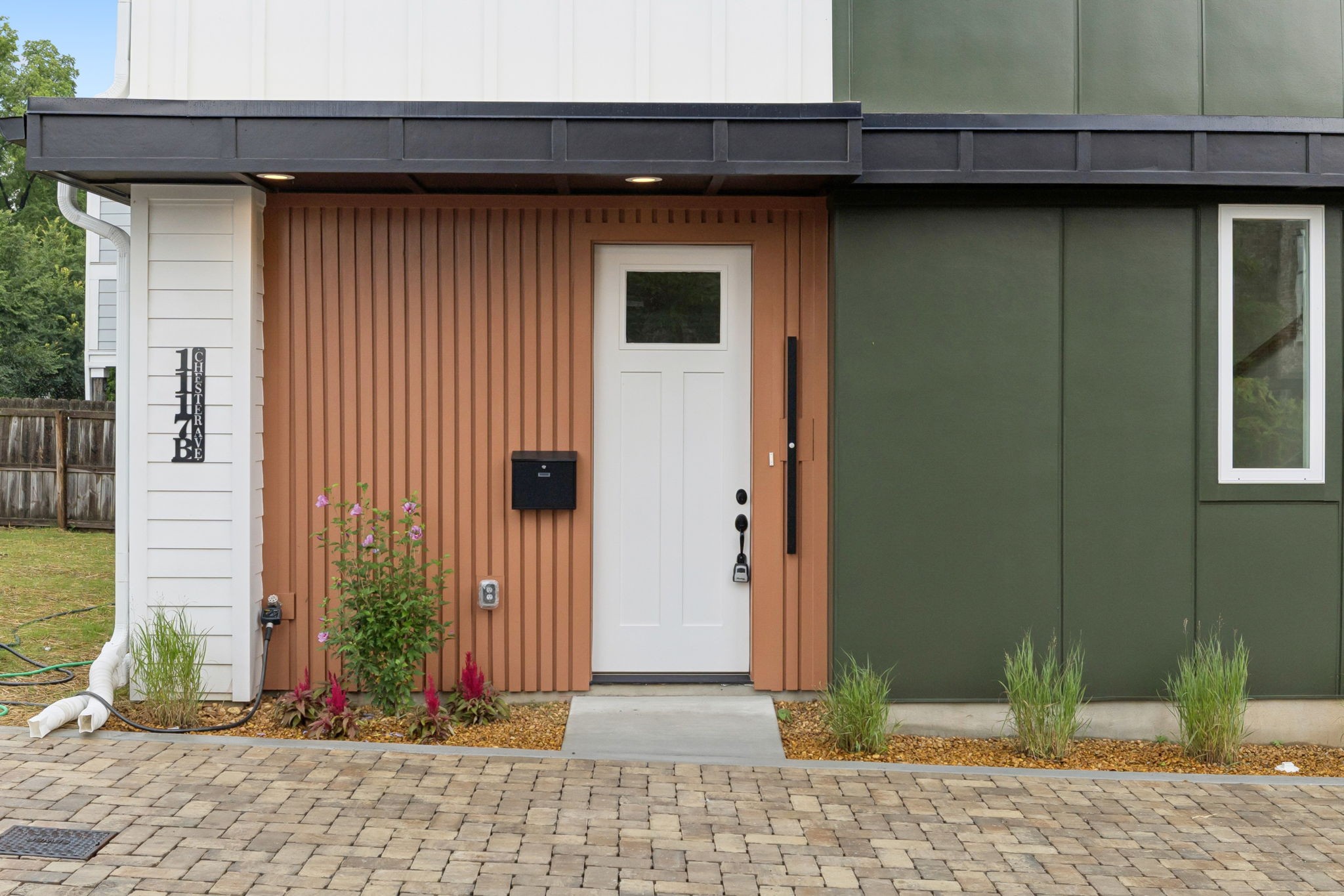 1117B Chester Ave Unit: B