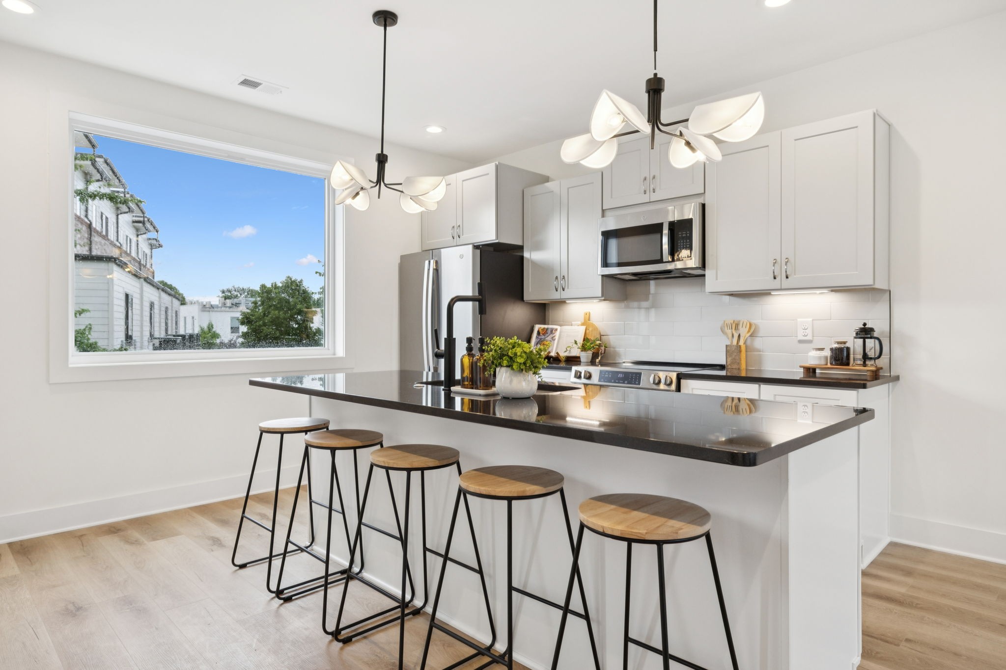 1117B Chester Ave Unit: B