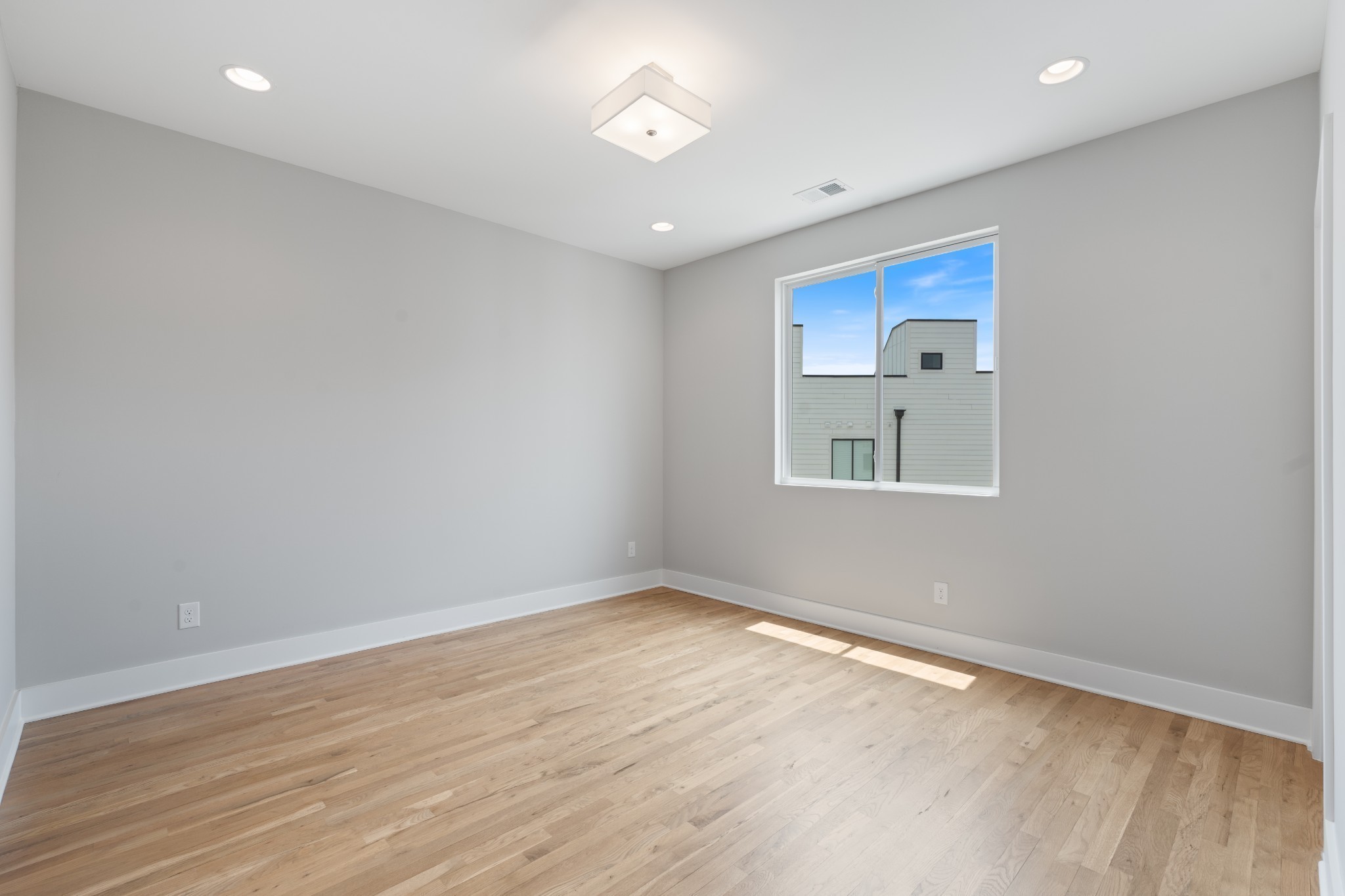 500 W Trinity Ln Unit: 8