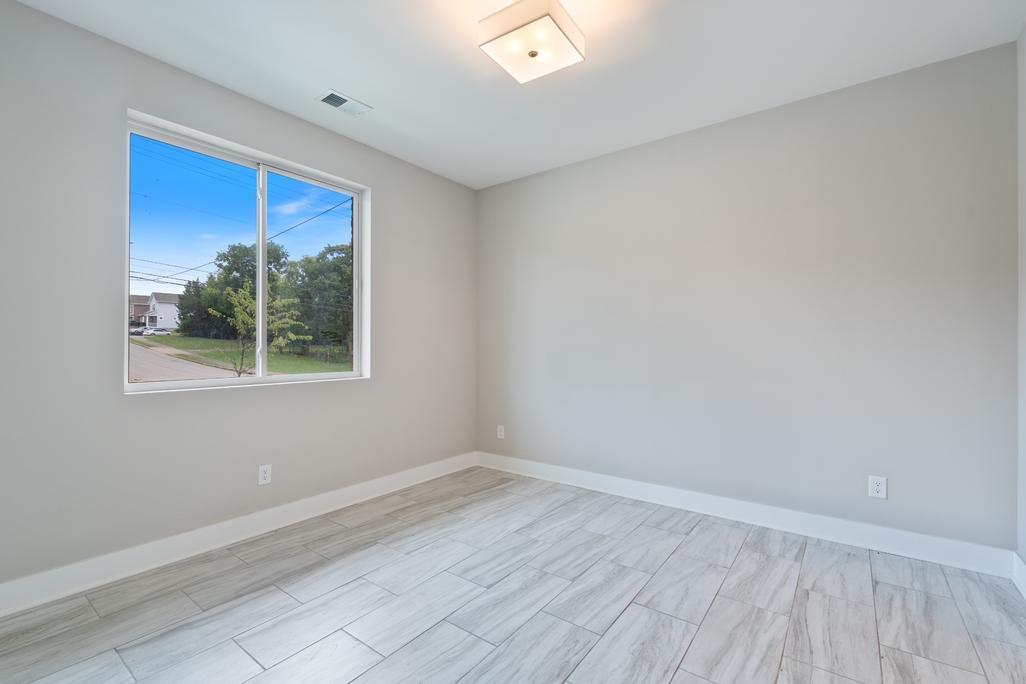 500 W Trinity Ln Unit: 8