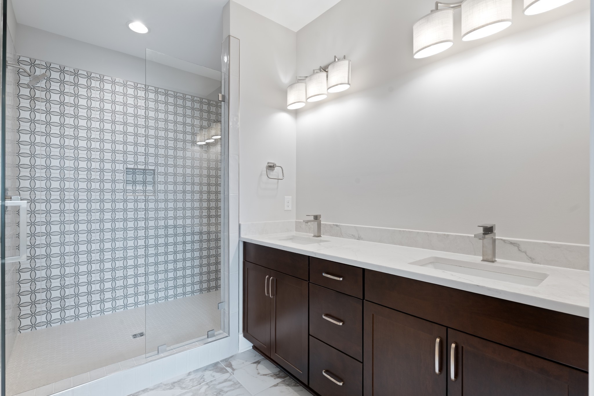 500 W Trinity Ln Unit: 8