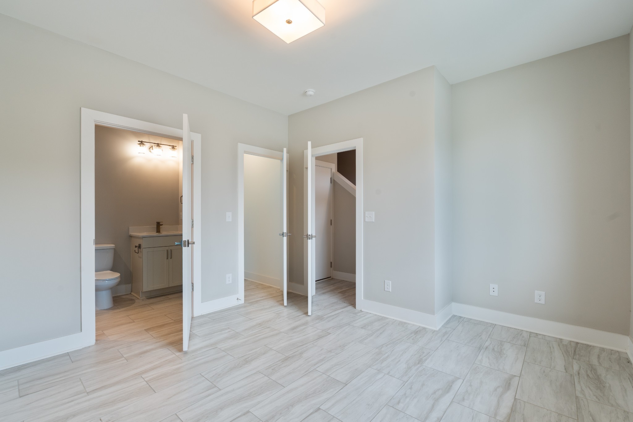 496 W Trinity Ln Unit: 504