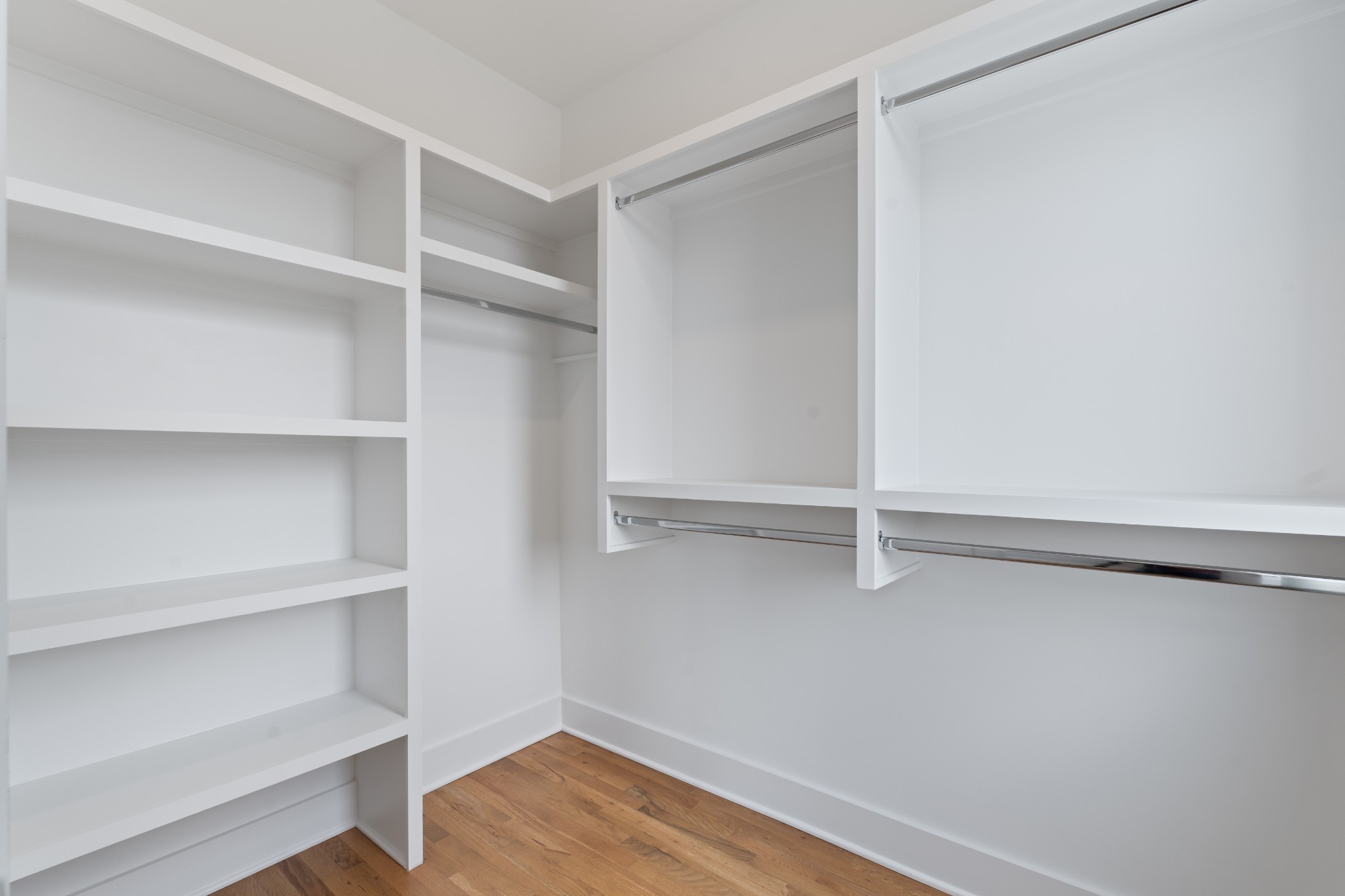 496 W Trinity Ln Unit: 504