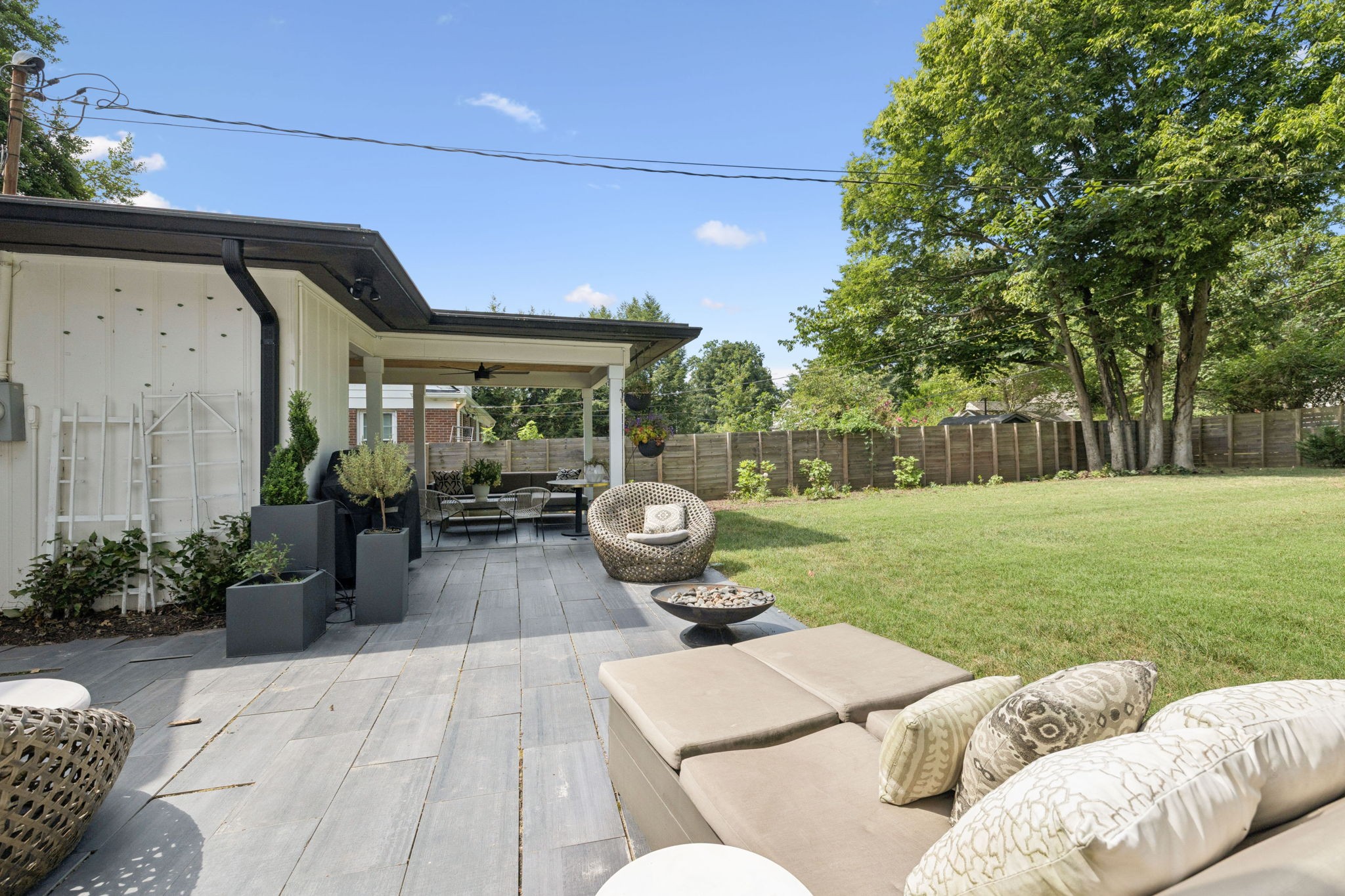 3625 Rainbow Pl