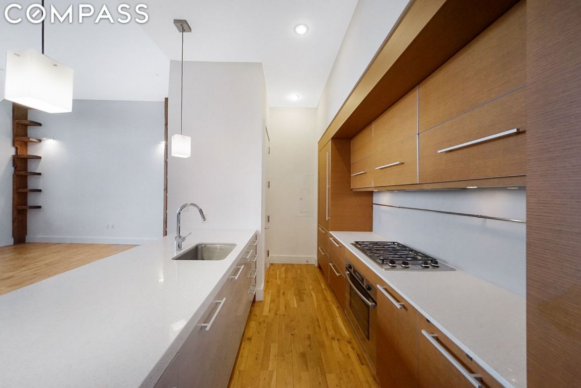 360 Furman Street 818
