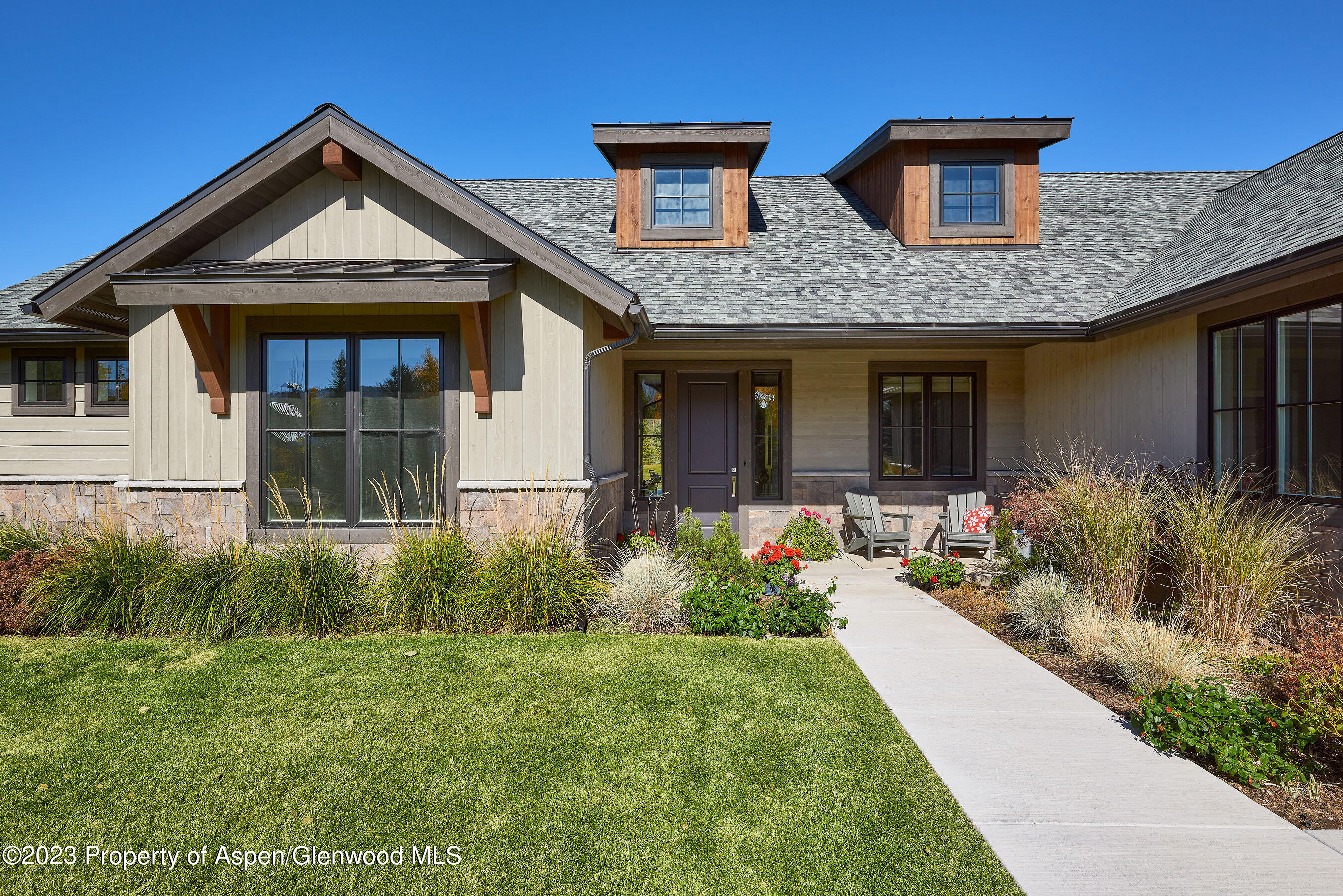 255 Equestrian Way