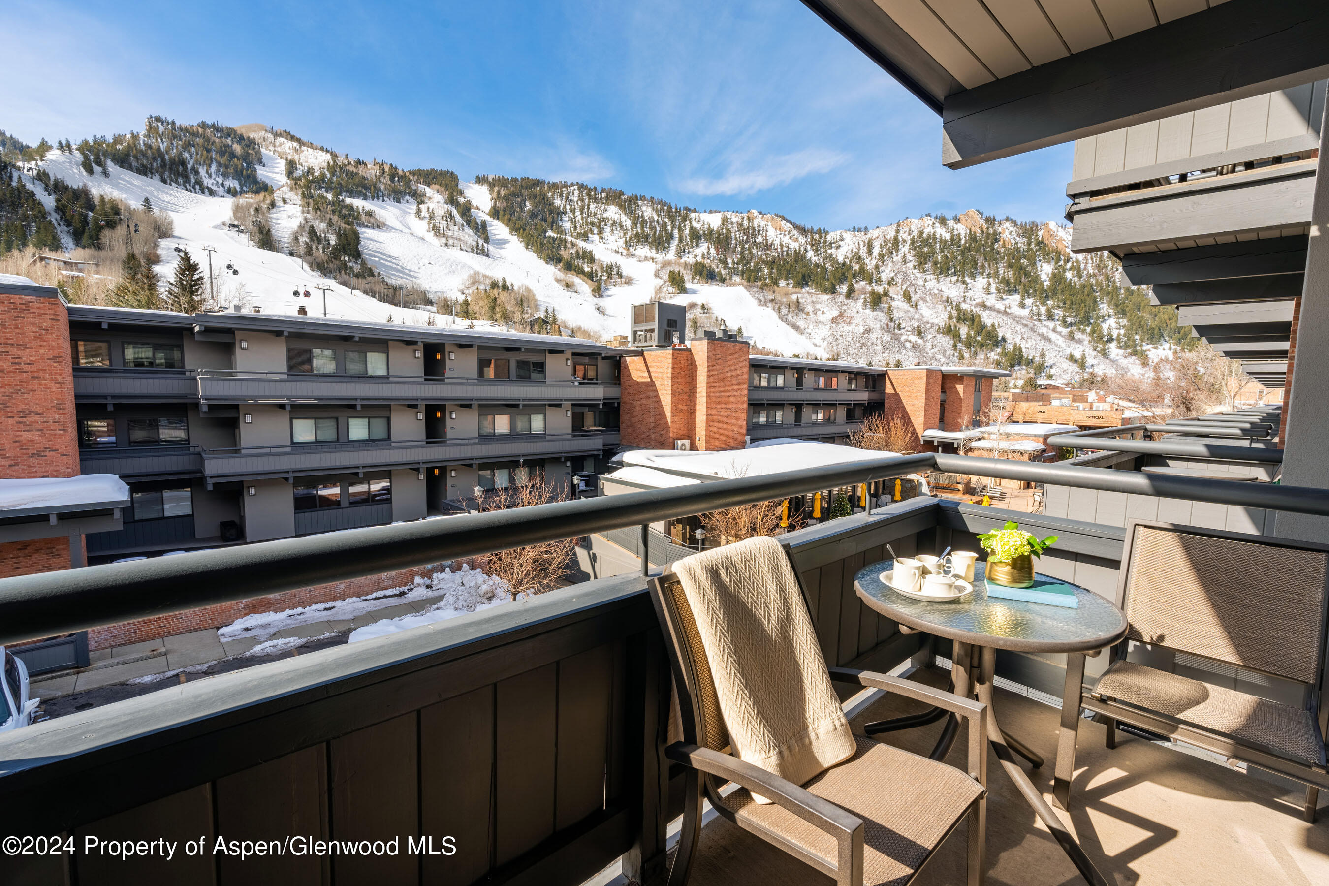617 E Cooper Avenue, 309