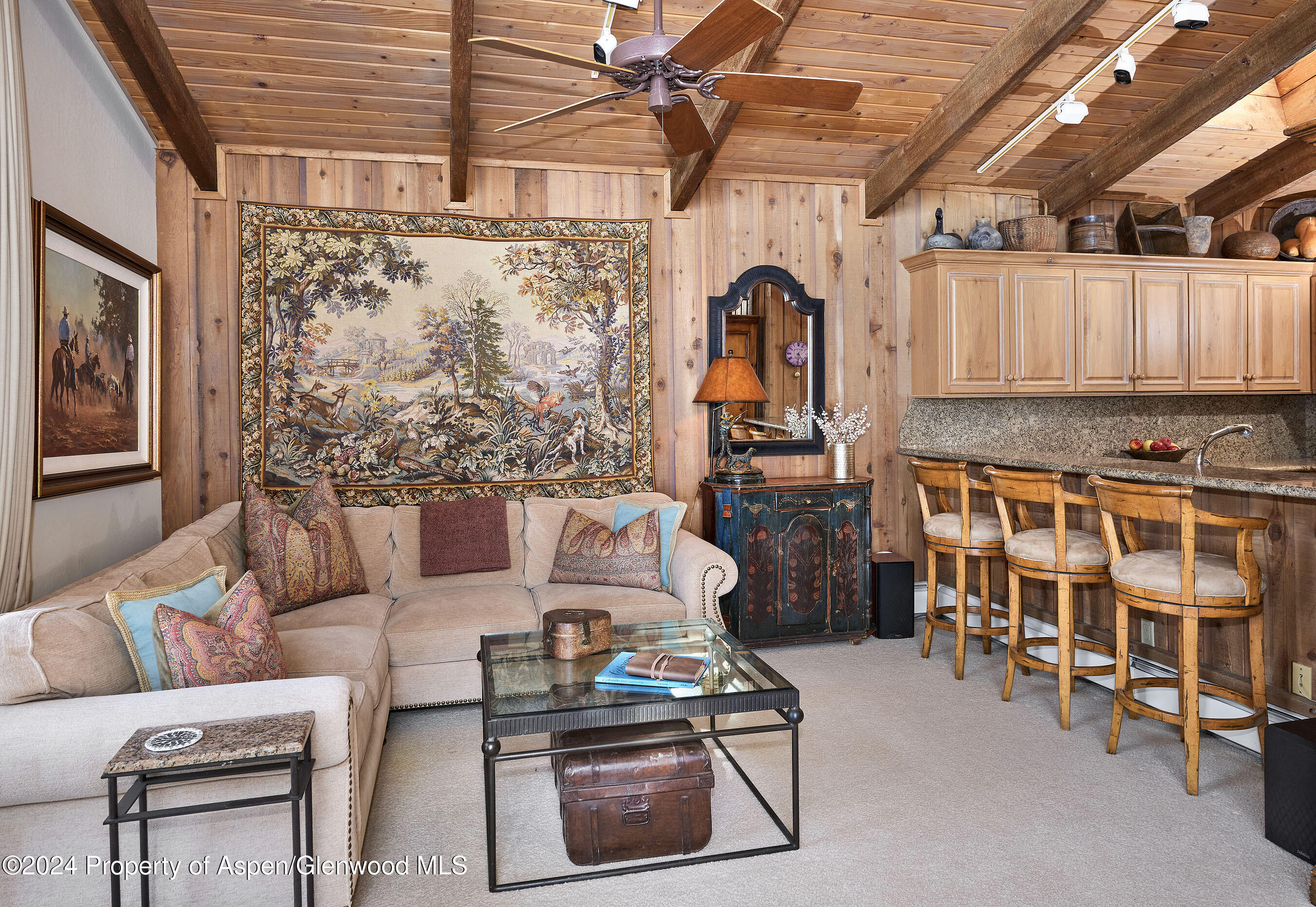 800 S Monarch Street, 6