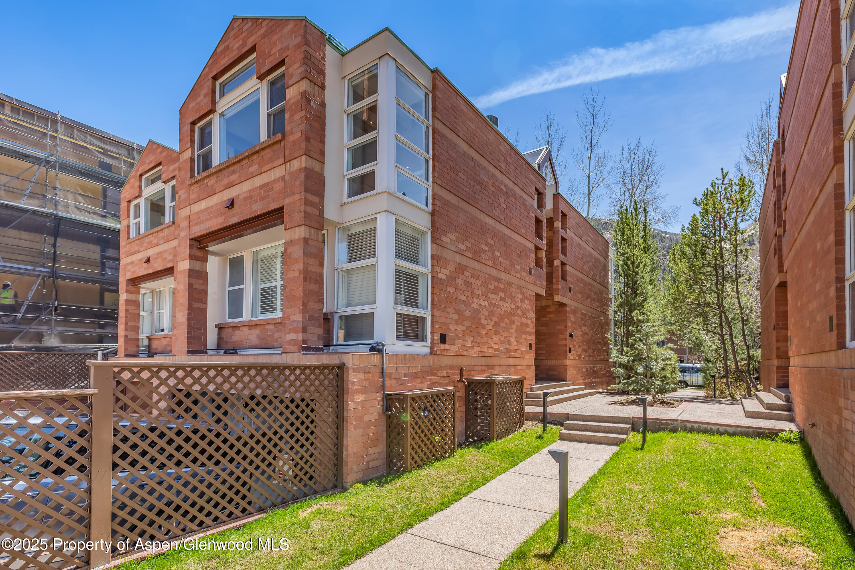 708 E Hyman Avenue