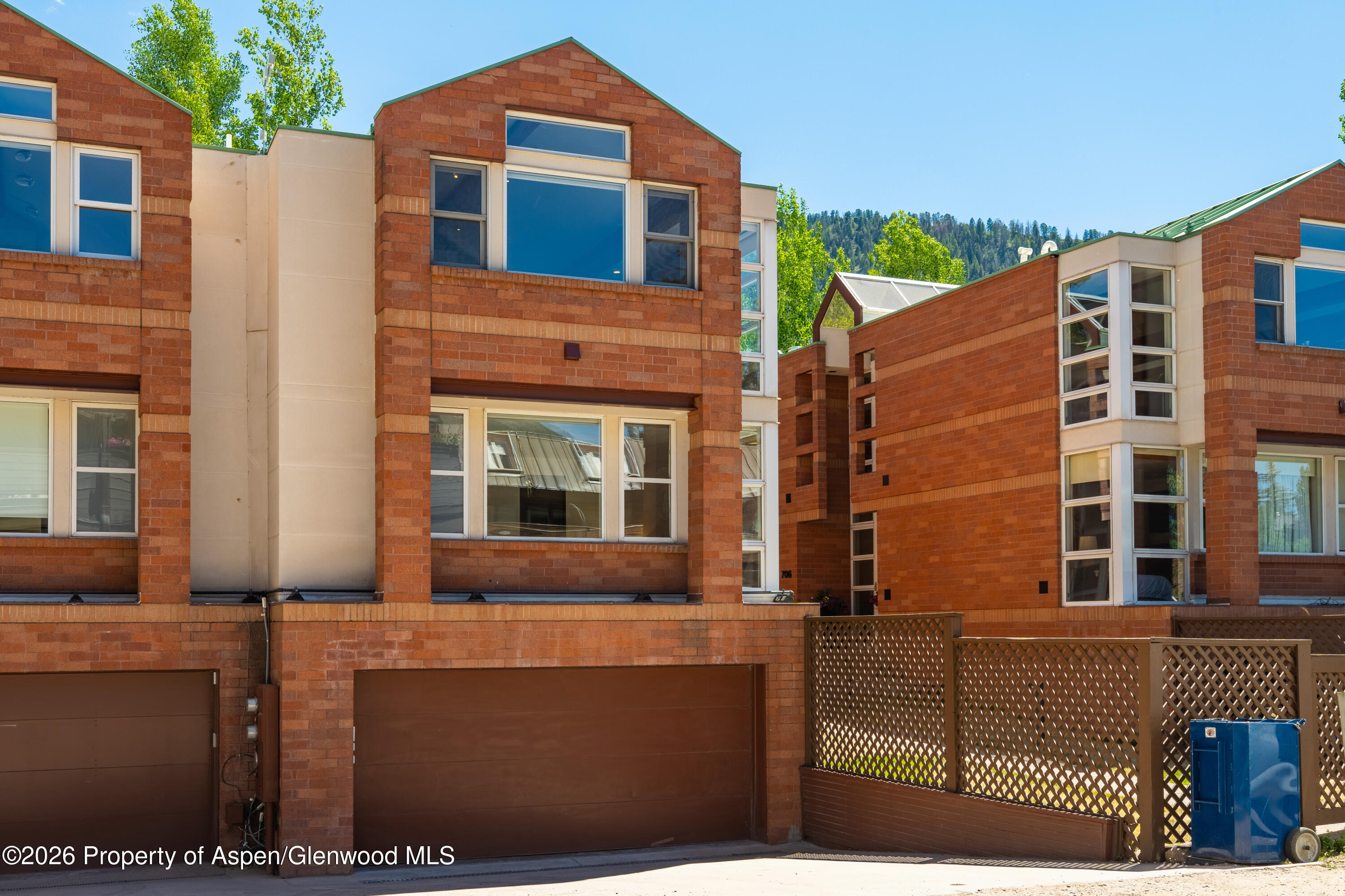 708 E Hyman Avenue