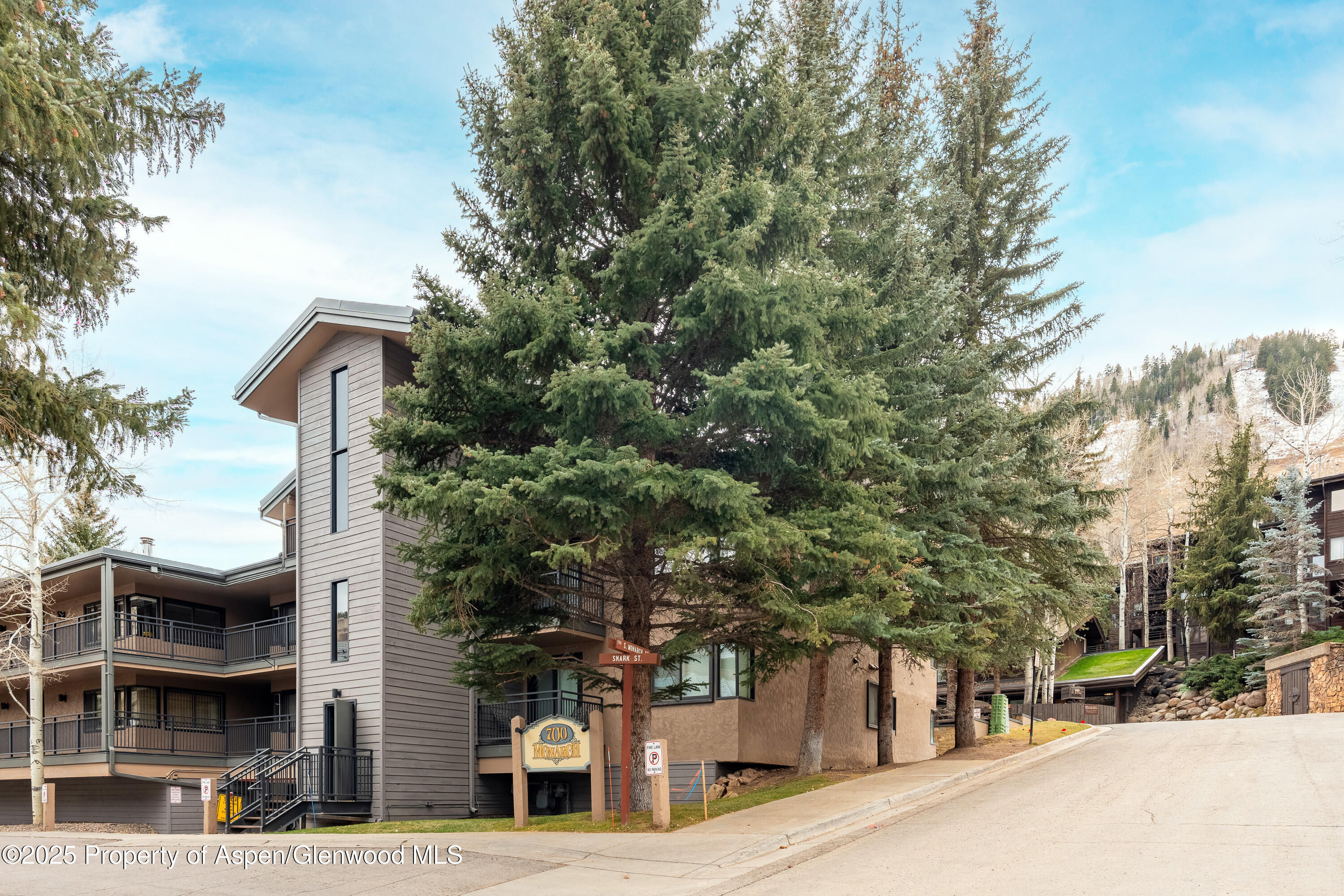 700 S Monarch Street 207