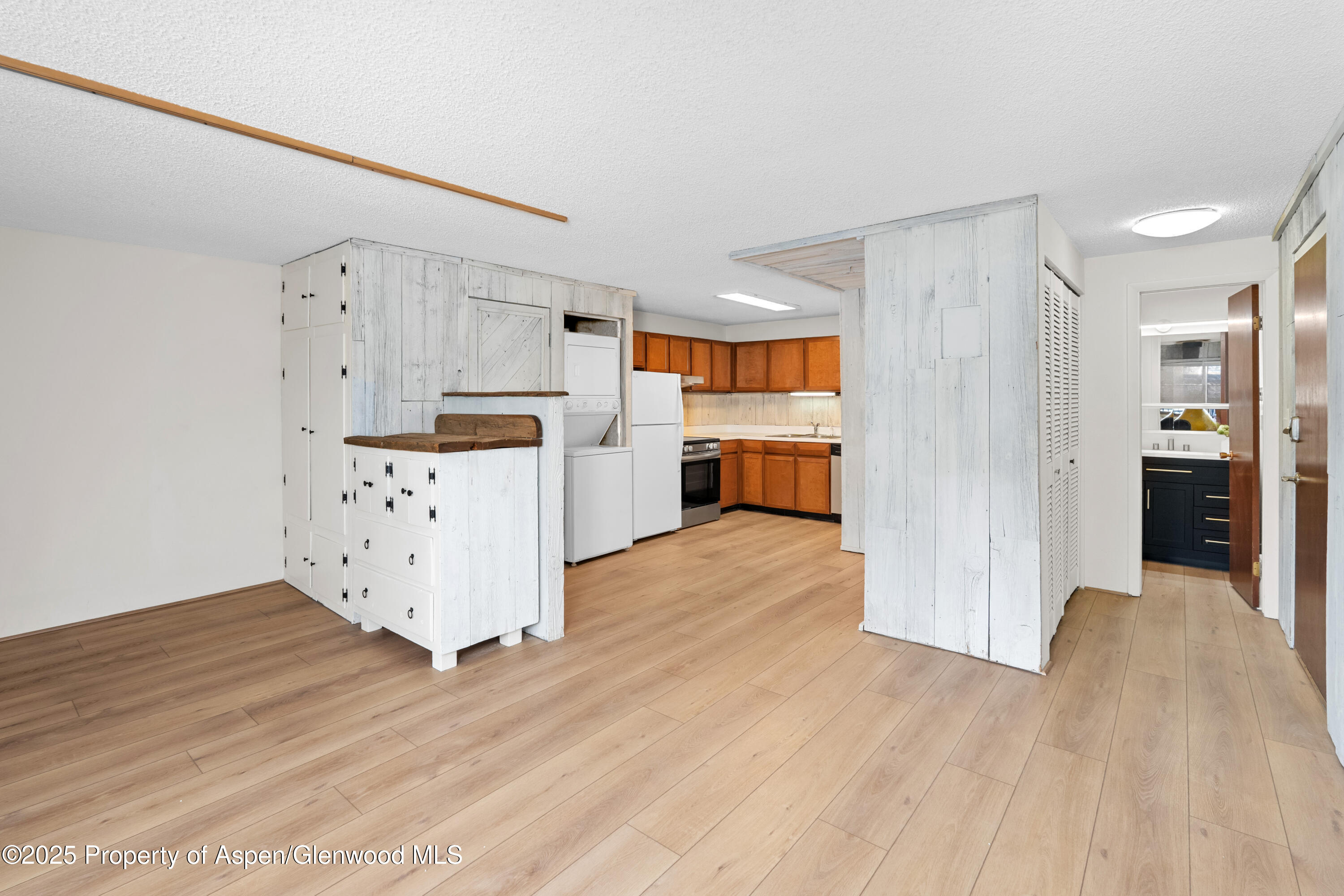 700 S Monarch Street 207