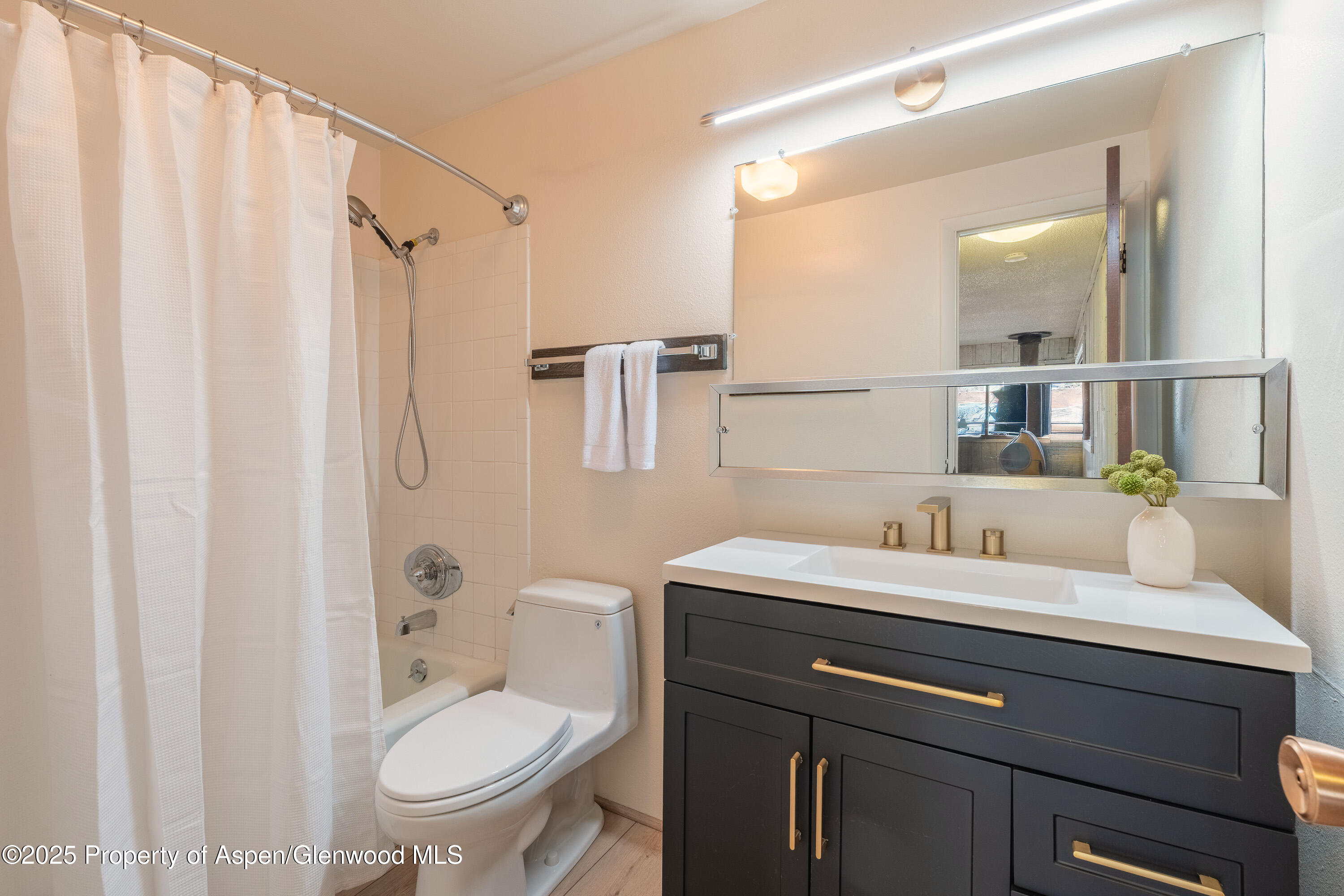 700 S Monarch Street 207