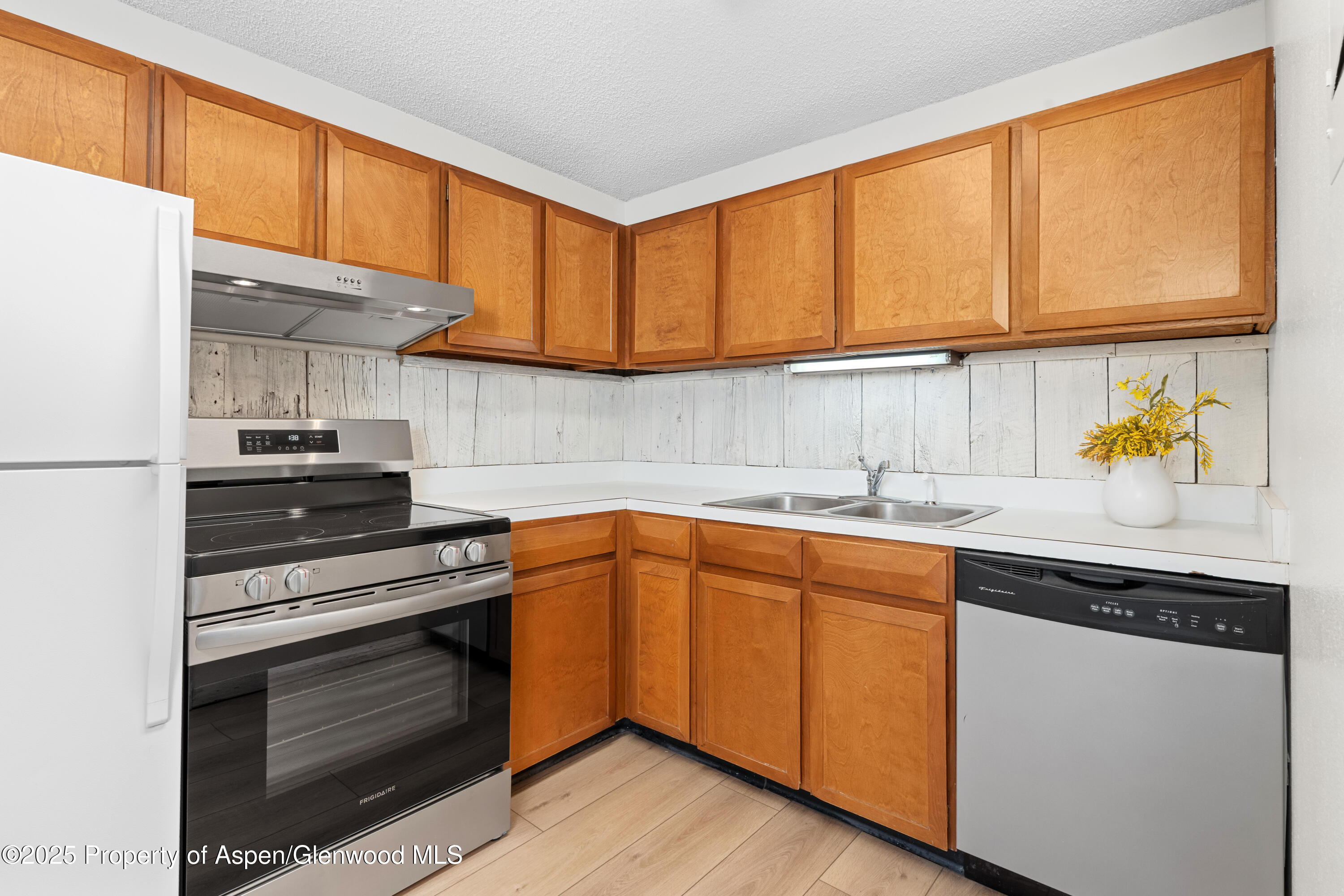 700 S Monarch Street 207