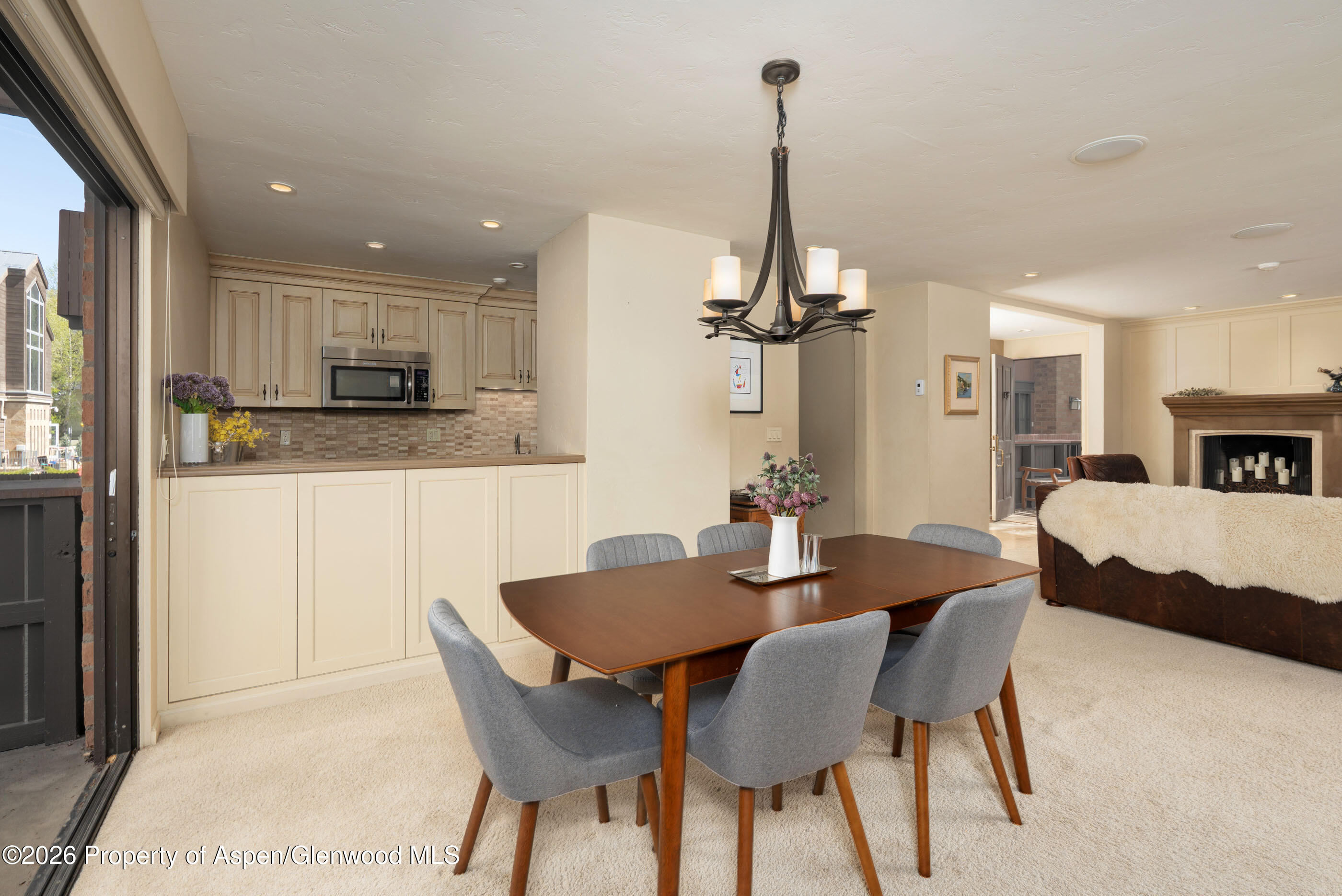 400 W Hopkins Avenue 5