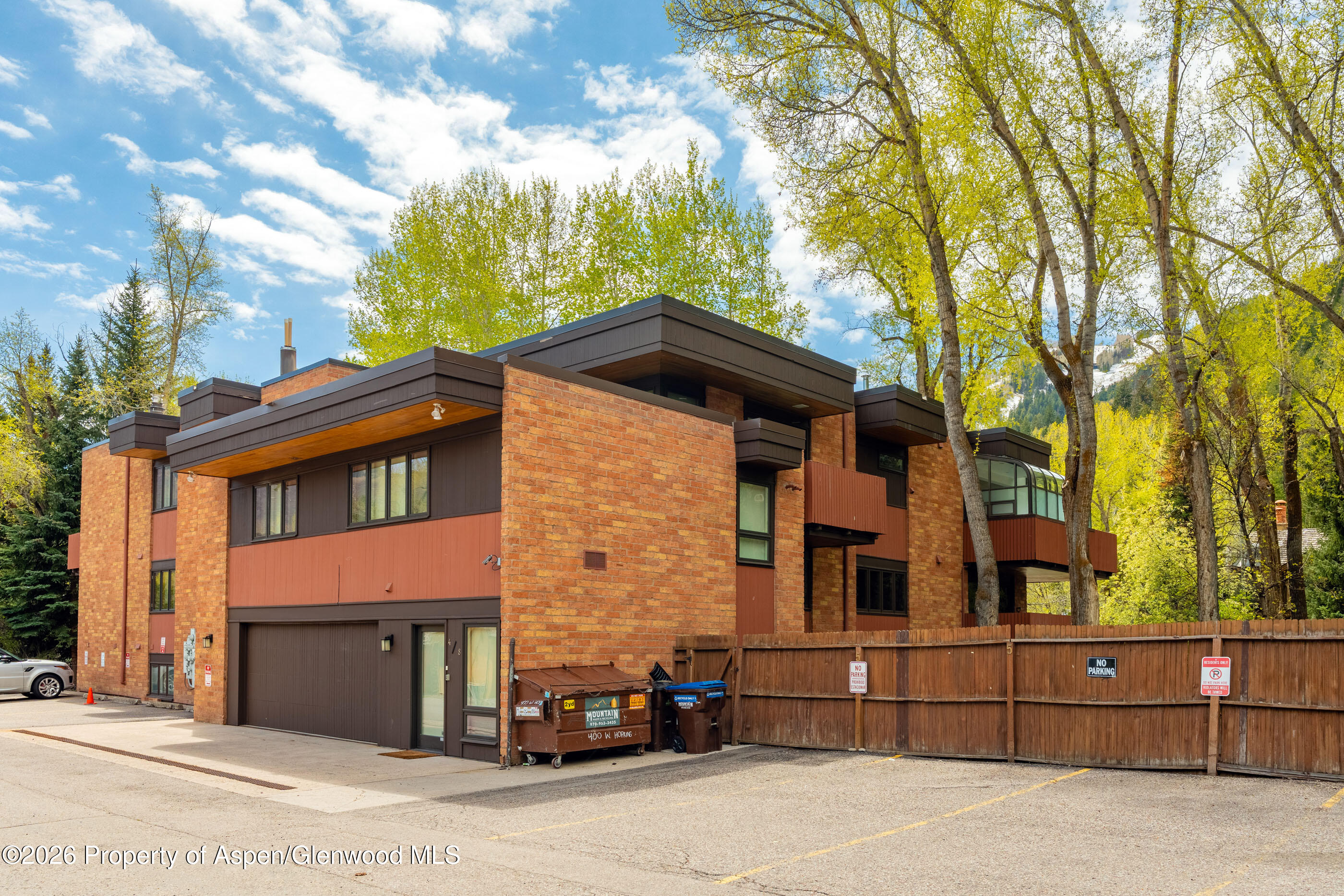 400 W Hopkins Avenue 5