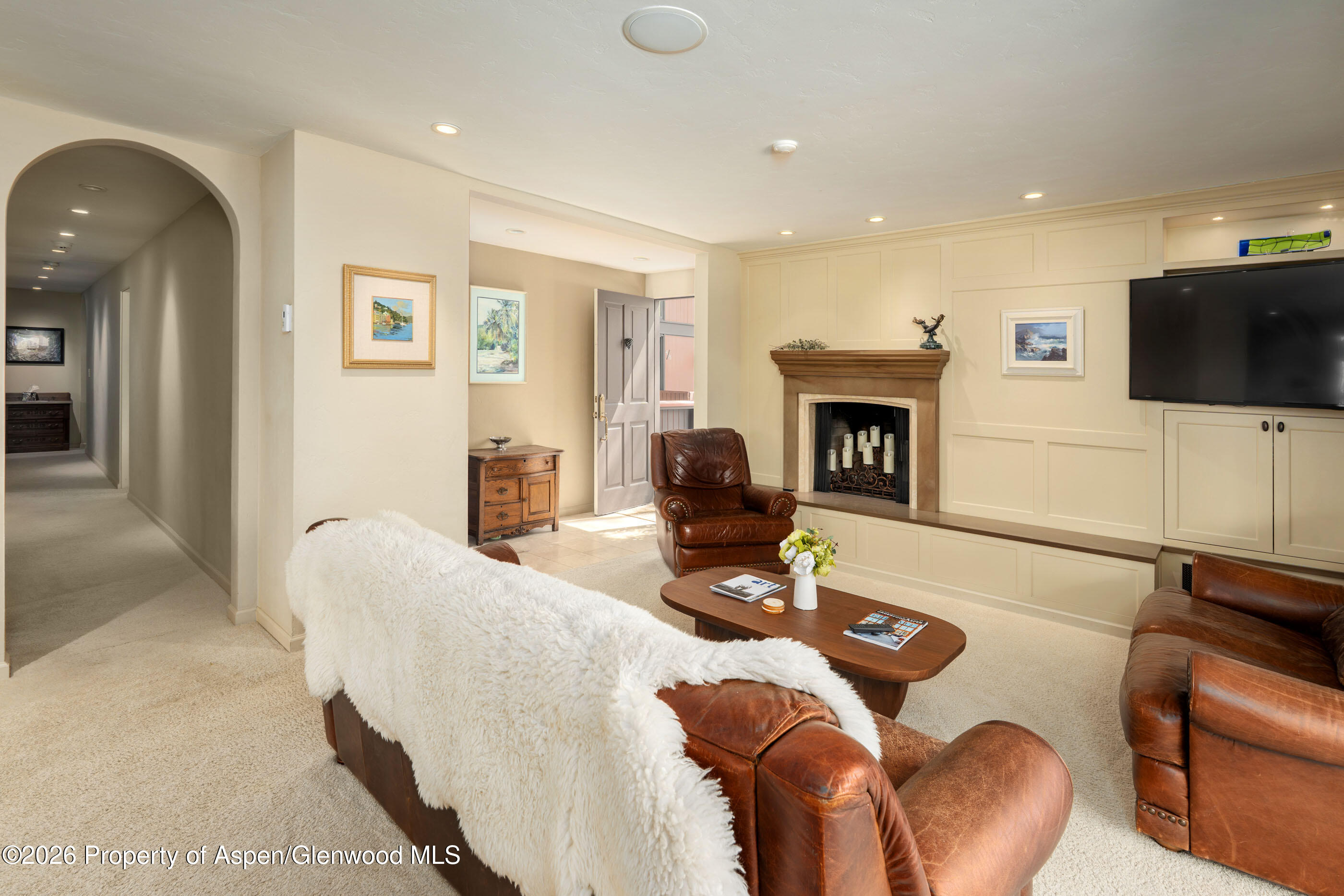 400 W Hopkins Avenue 5