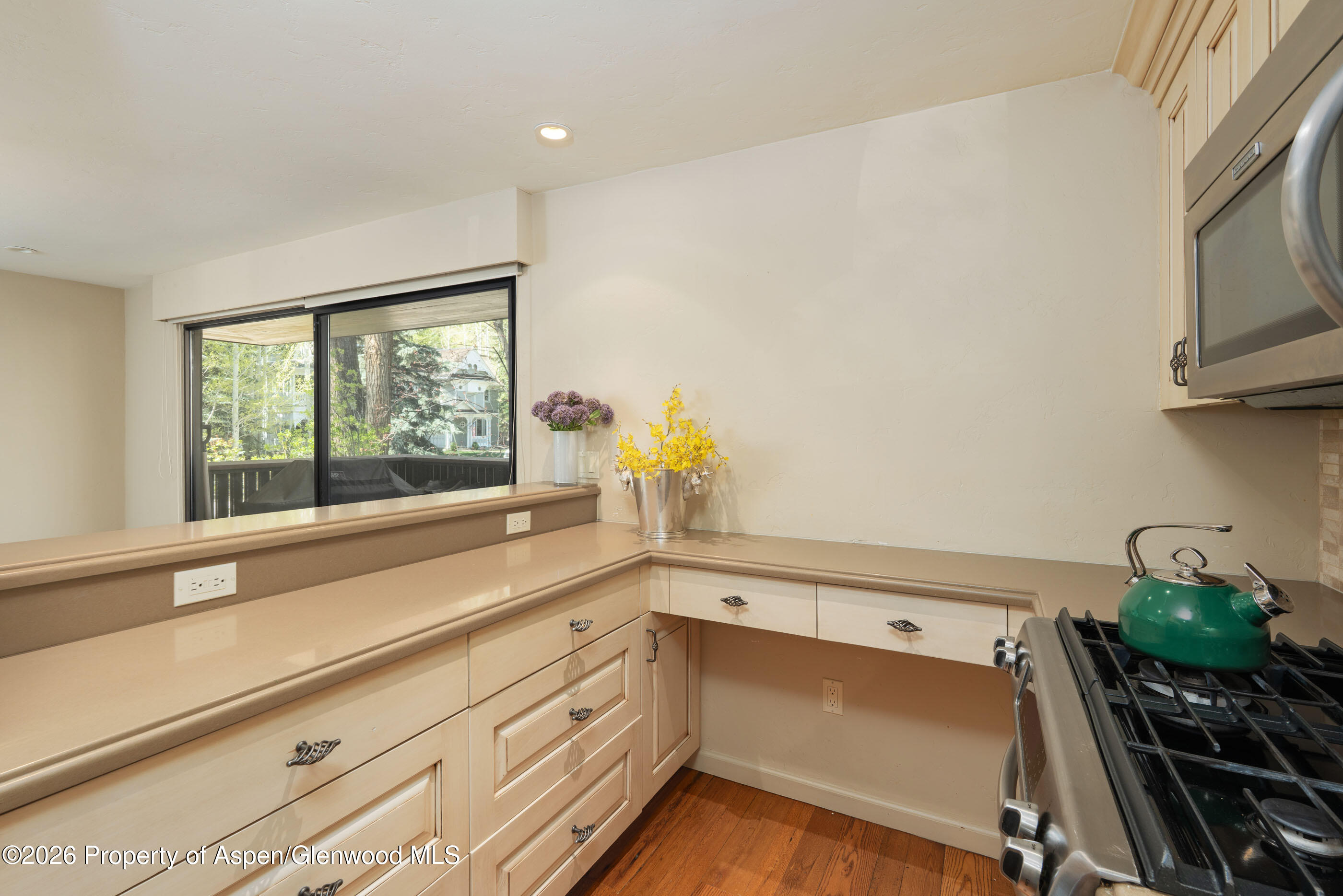 400 W Hopkins Avenue 5