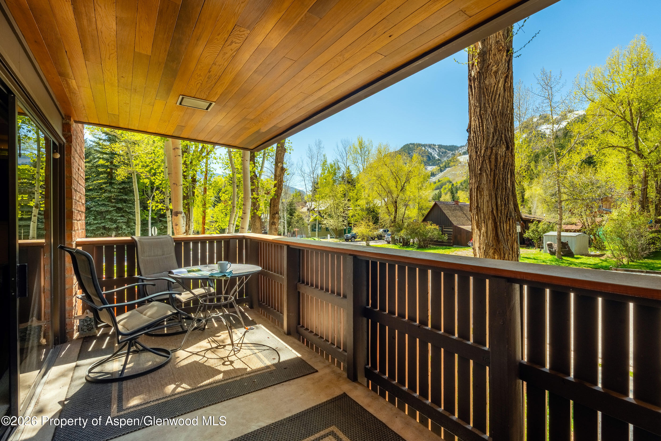 400 W Hopkins Avenue 5