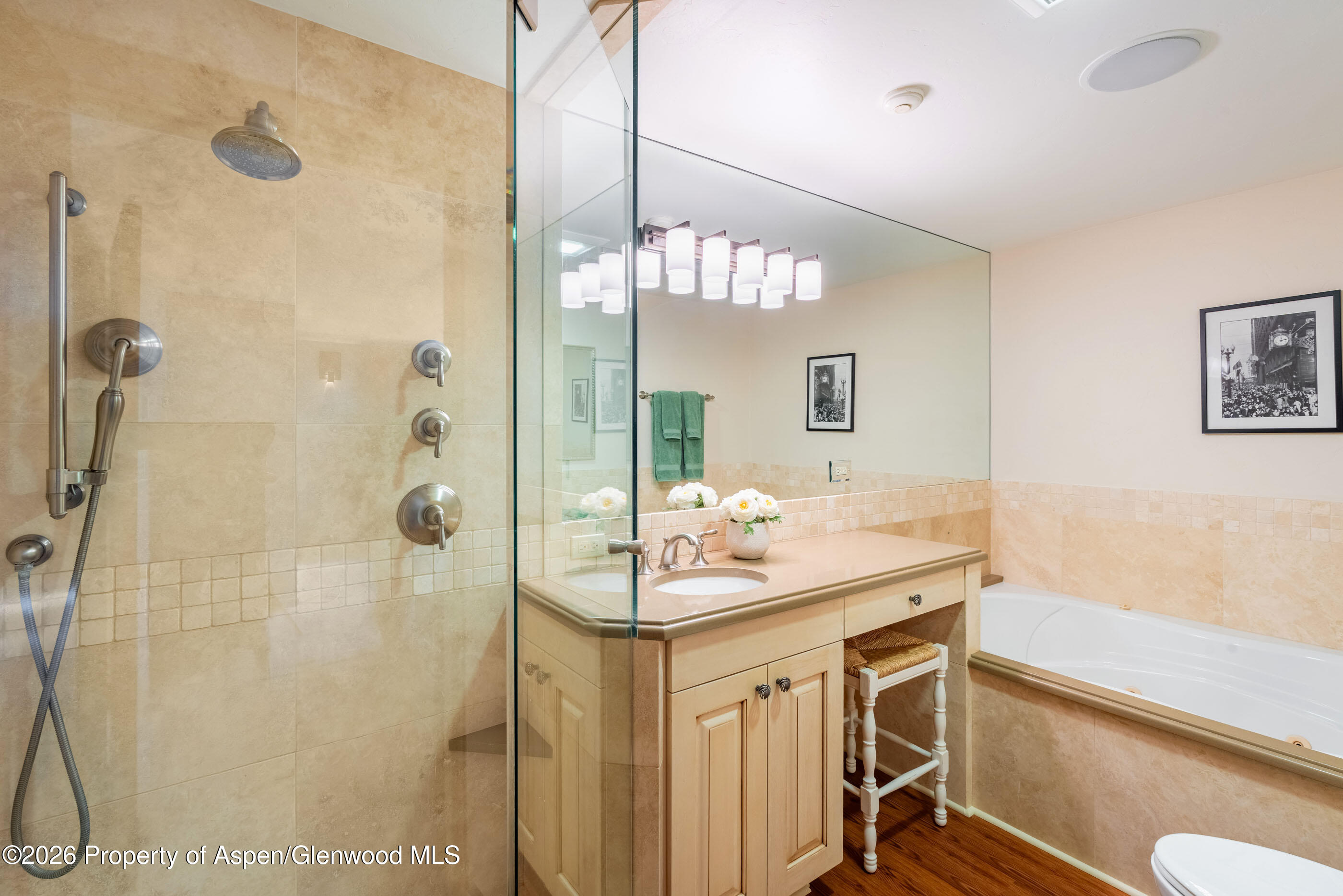 400 W Hopkins Avenue 5
