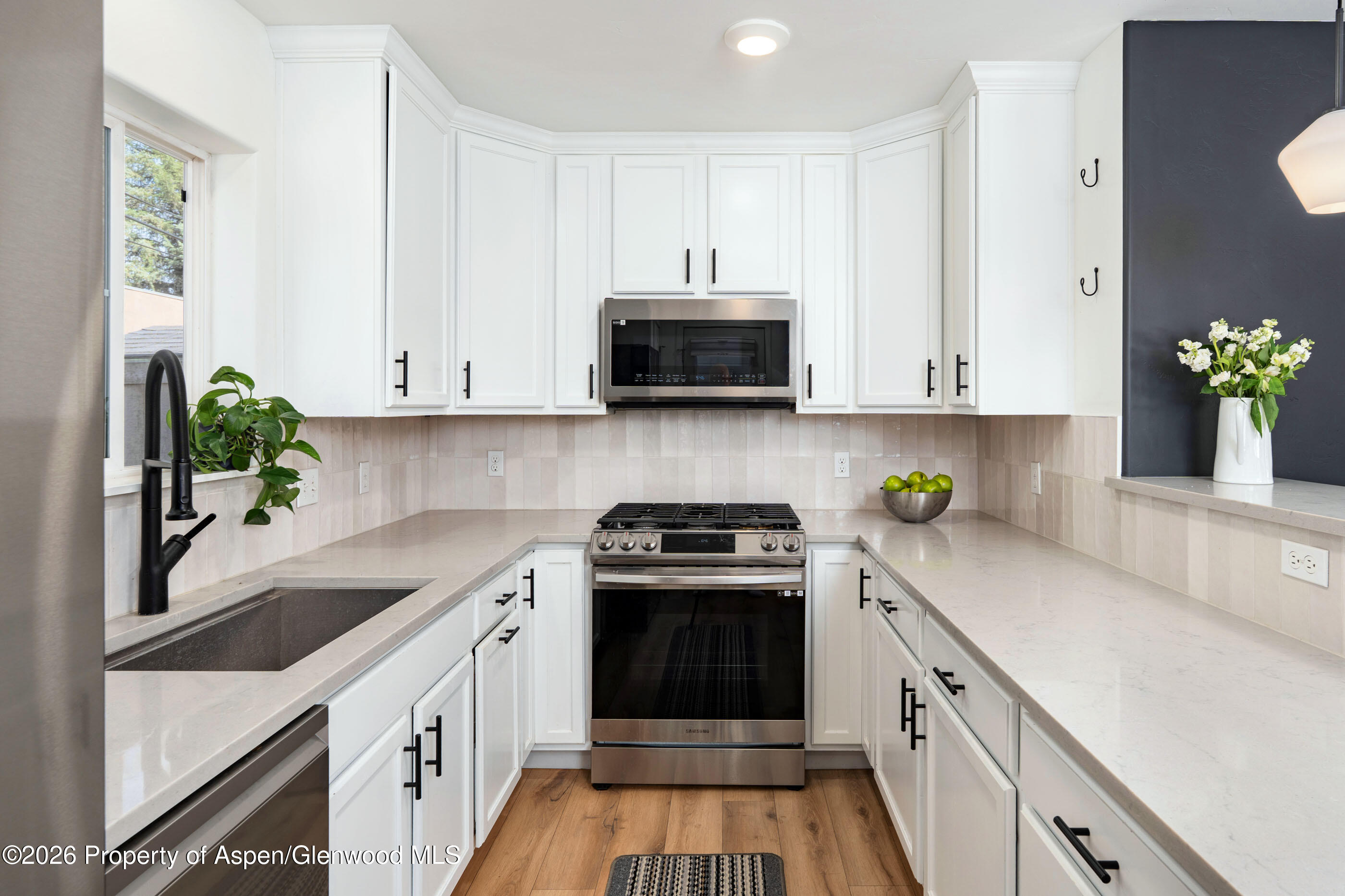 321 W 8th Court