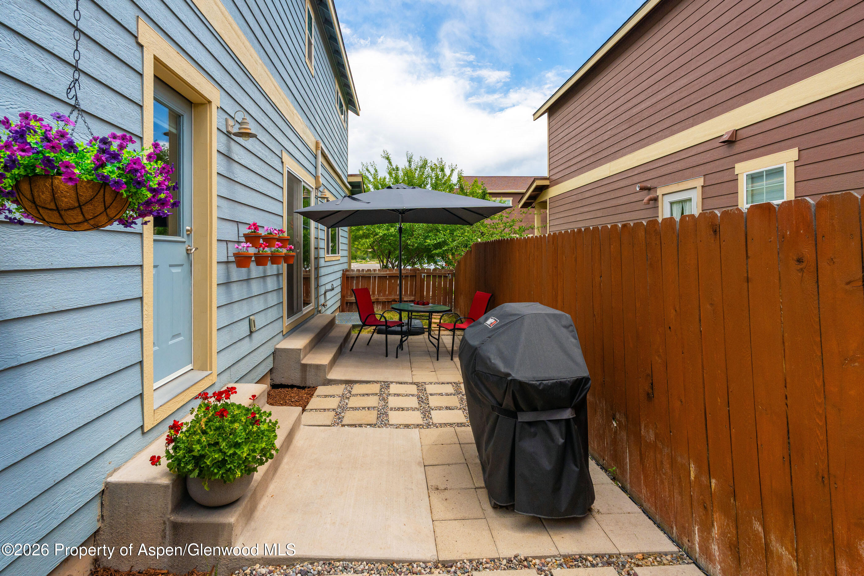 321 W 8th Court